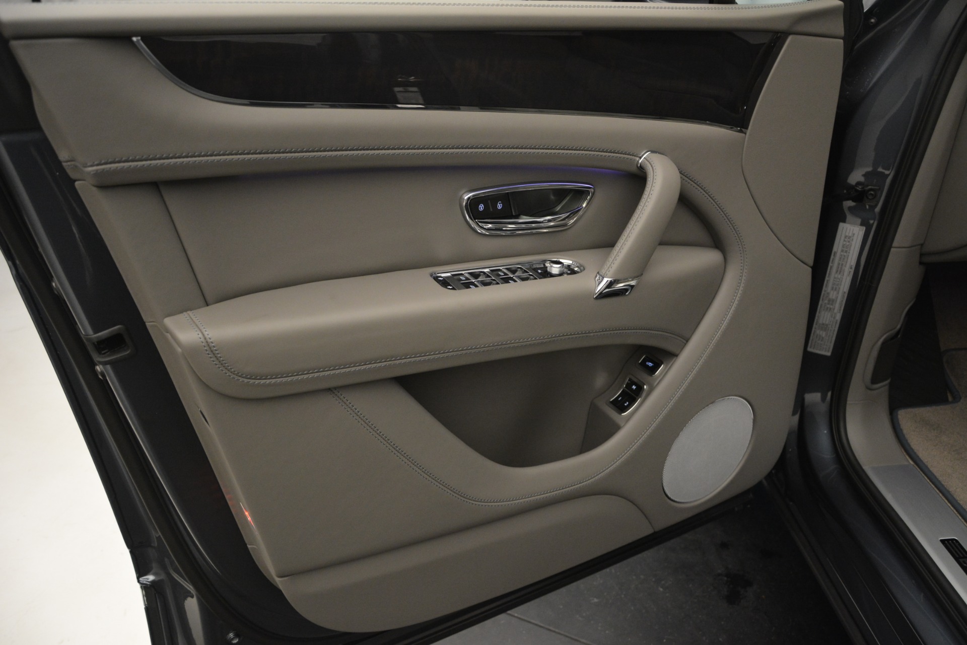 New-2019-Bentley-Bentayga-V8