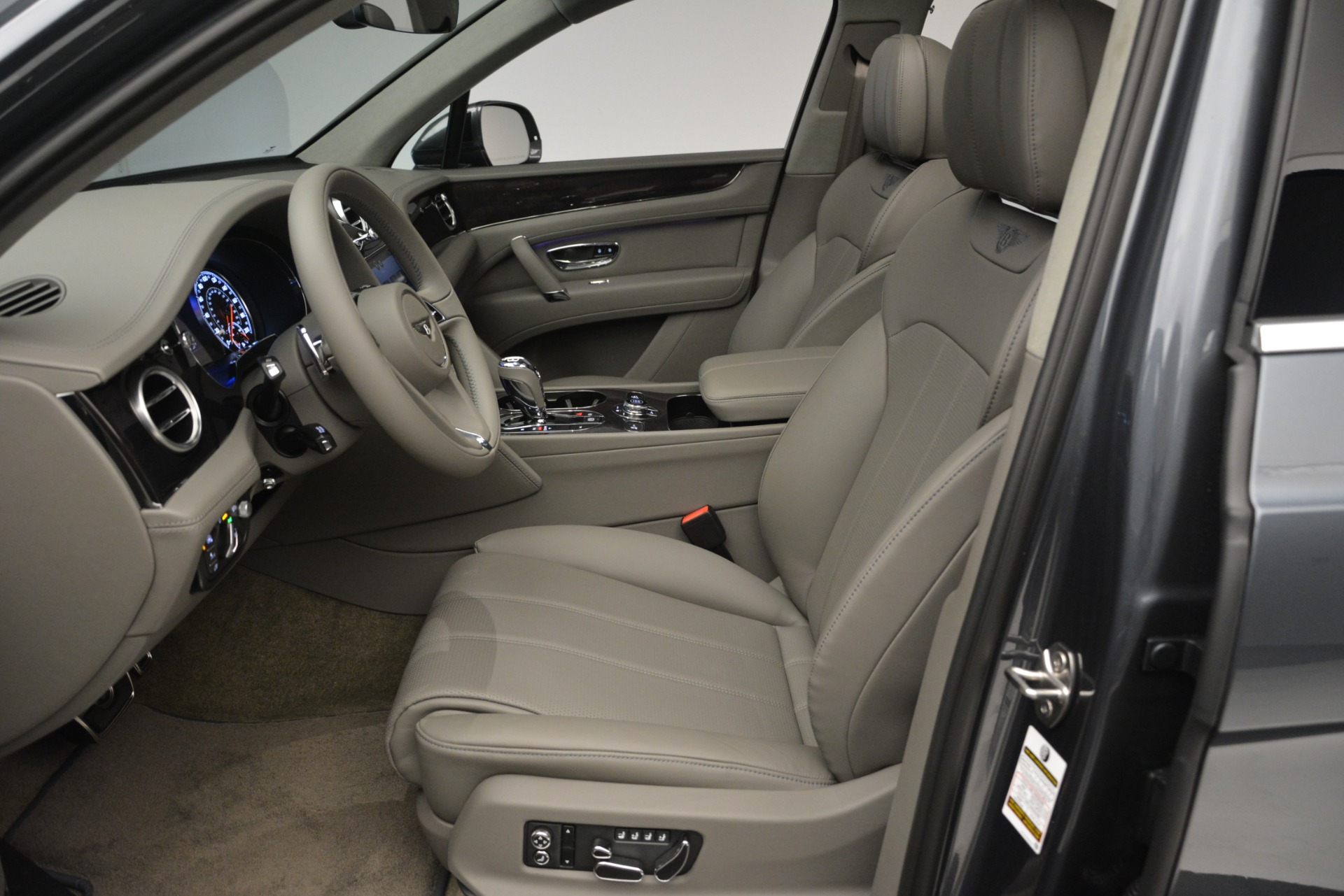 New-2019-Bentley-Bentayga-V8