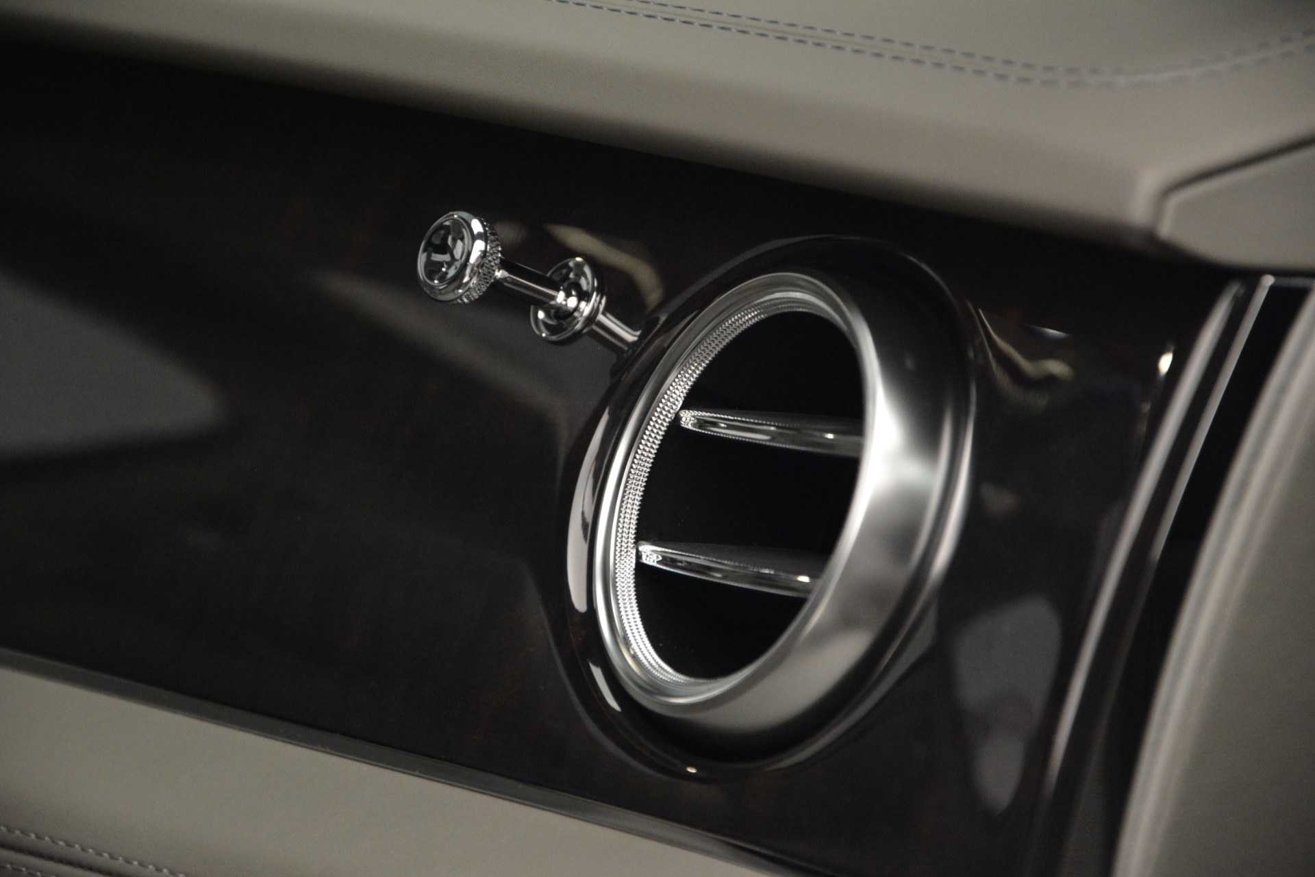 New-2019-Bentley-Bentayga-V8