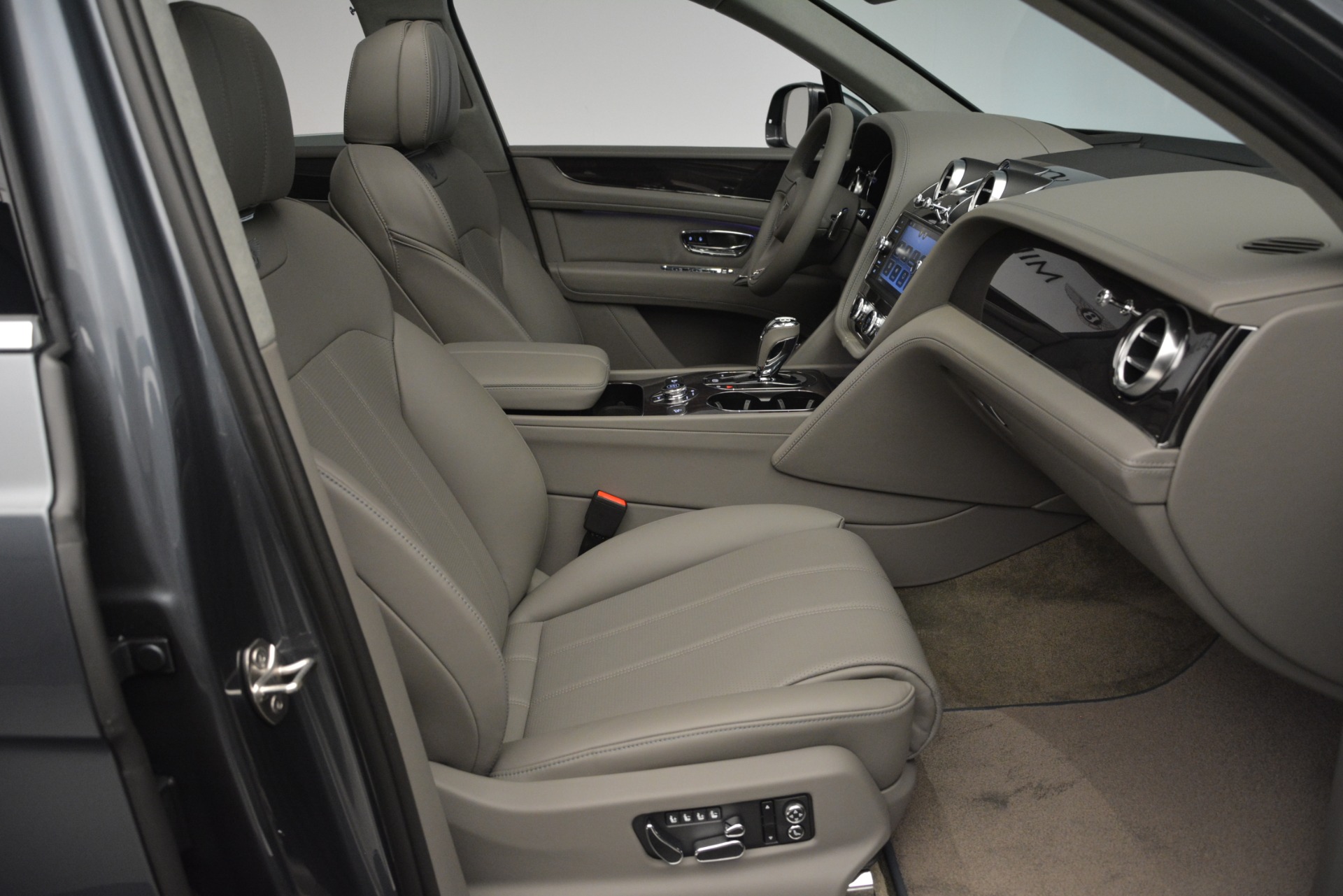 New-2019-Bentley-Bentayga-V8