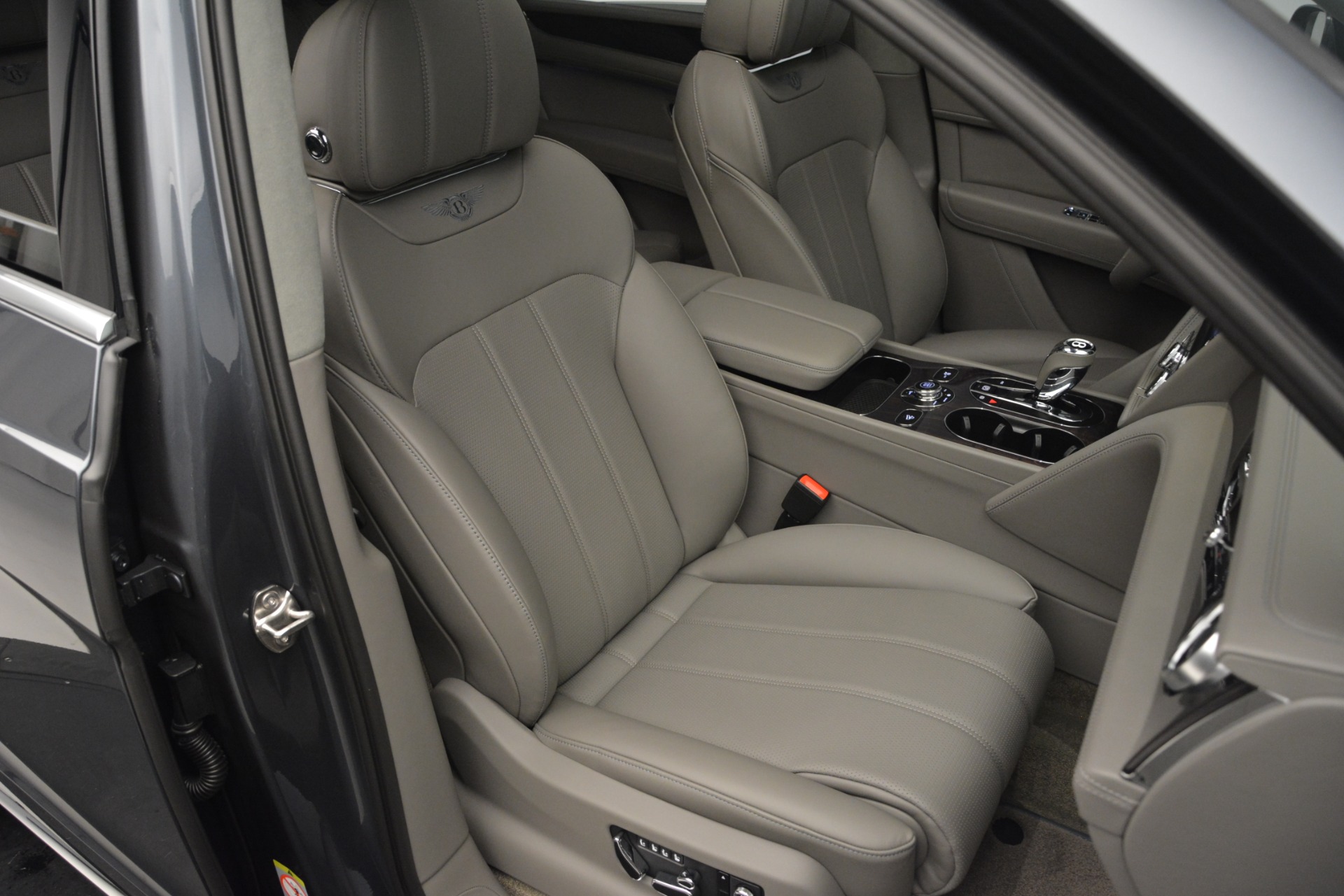 New-2019-Bentley-Bentayga-V8