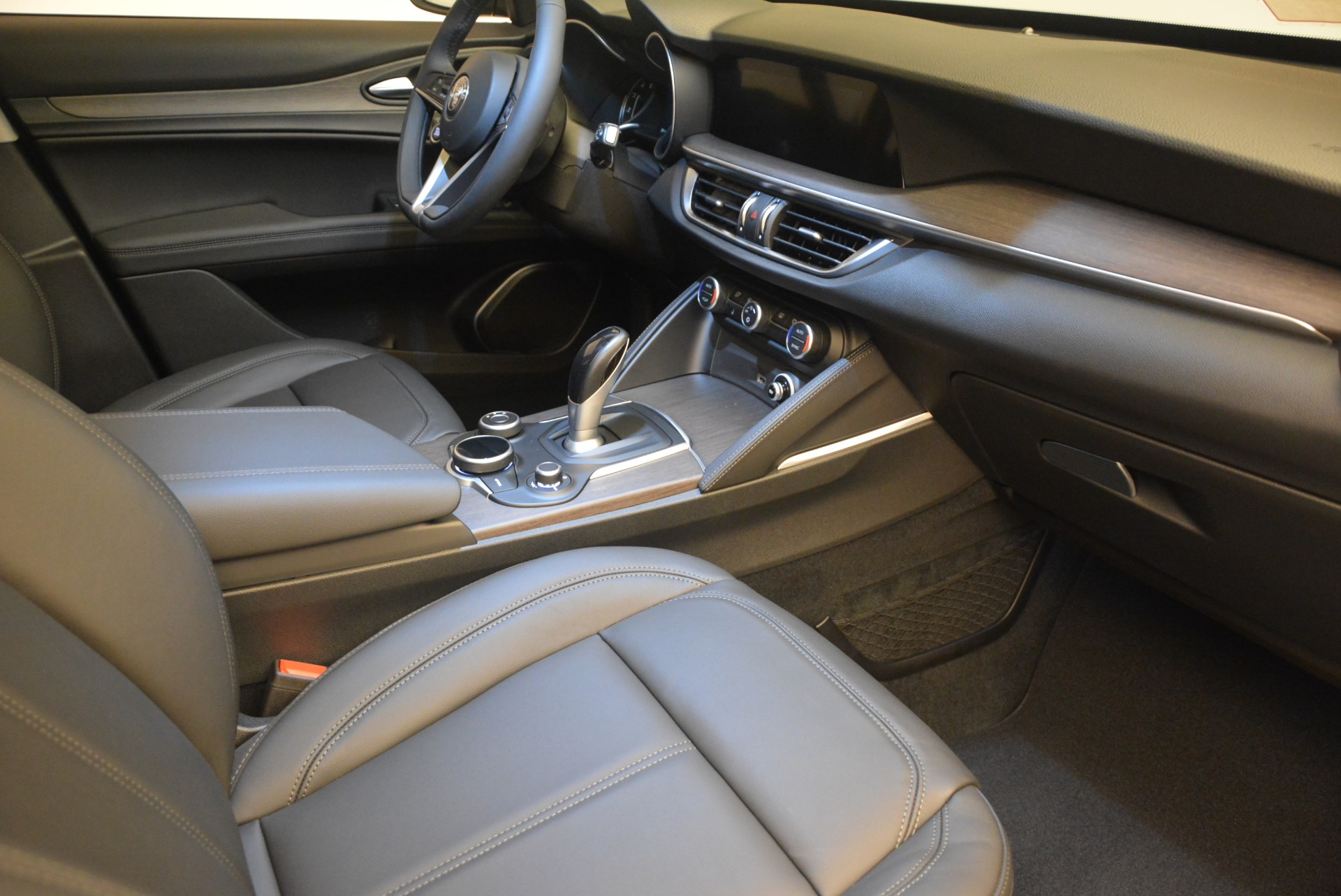 New-2019-Alfa-Romeo-Stelvio-Ti-Q4