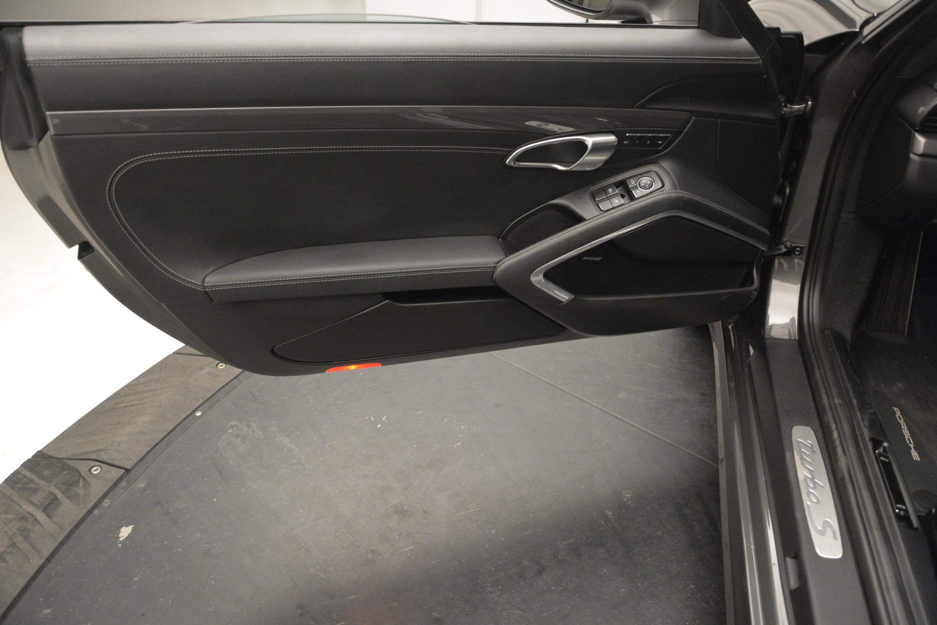 Used-2015-Porsche-911-Turbo-S