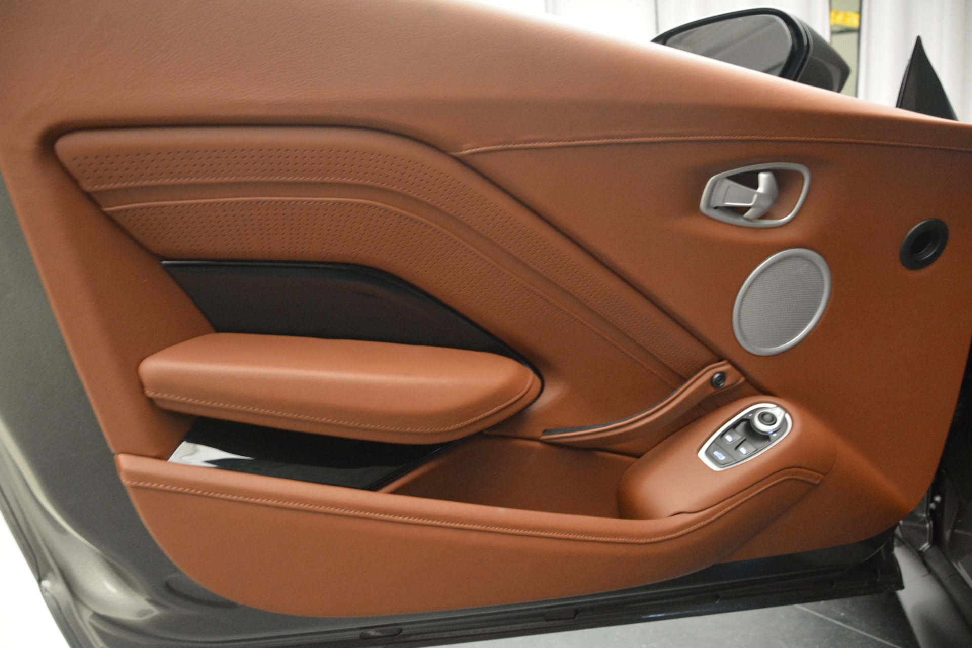 Used-2019-Aston-Martin-Vantage