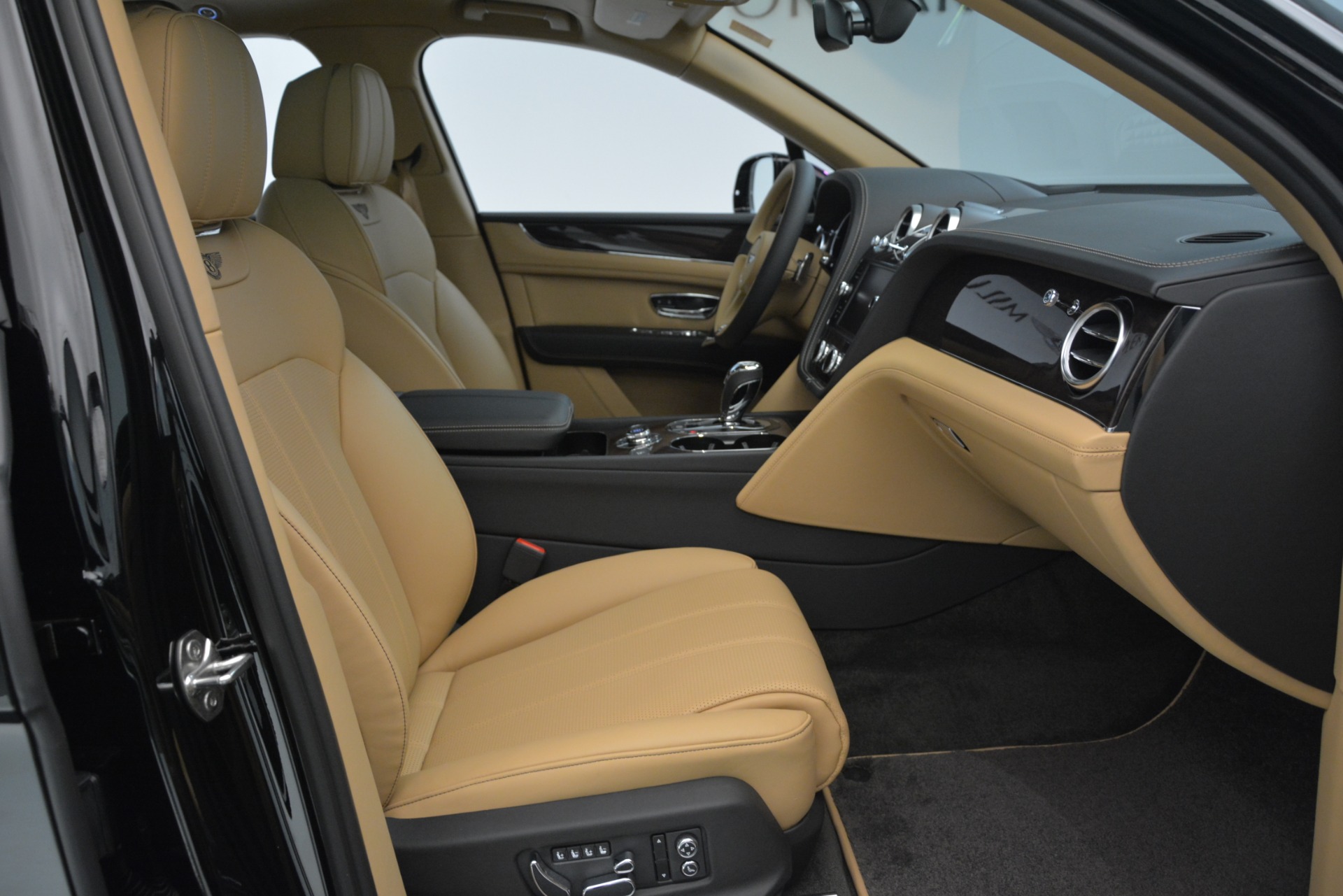 New-2019-Bentley-Bentayga-V8