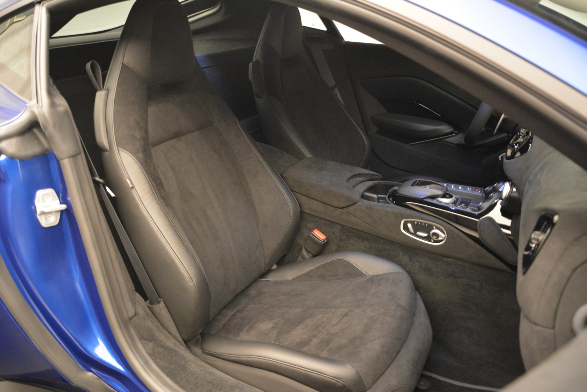 Used-2019-Aston-Martin-Vantage-Coupe