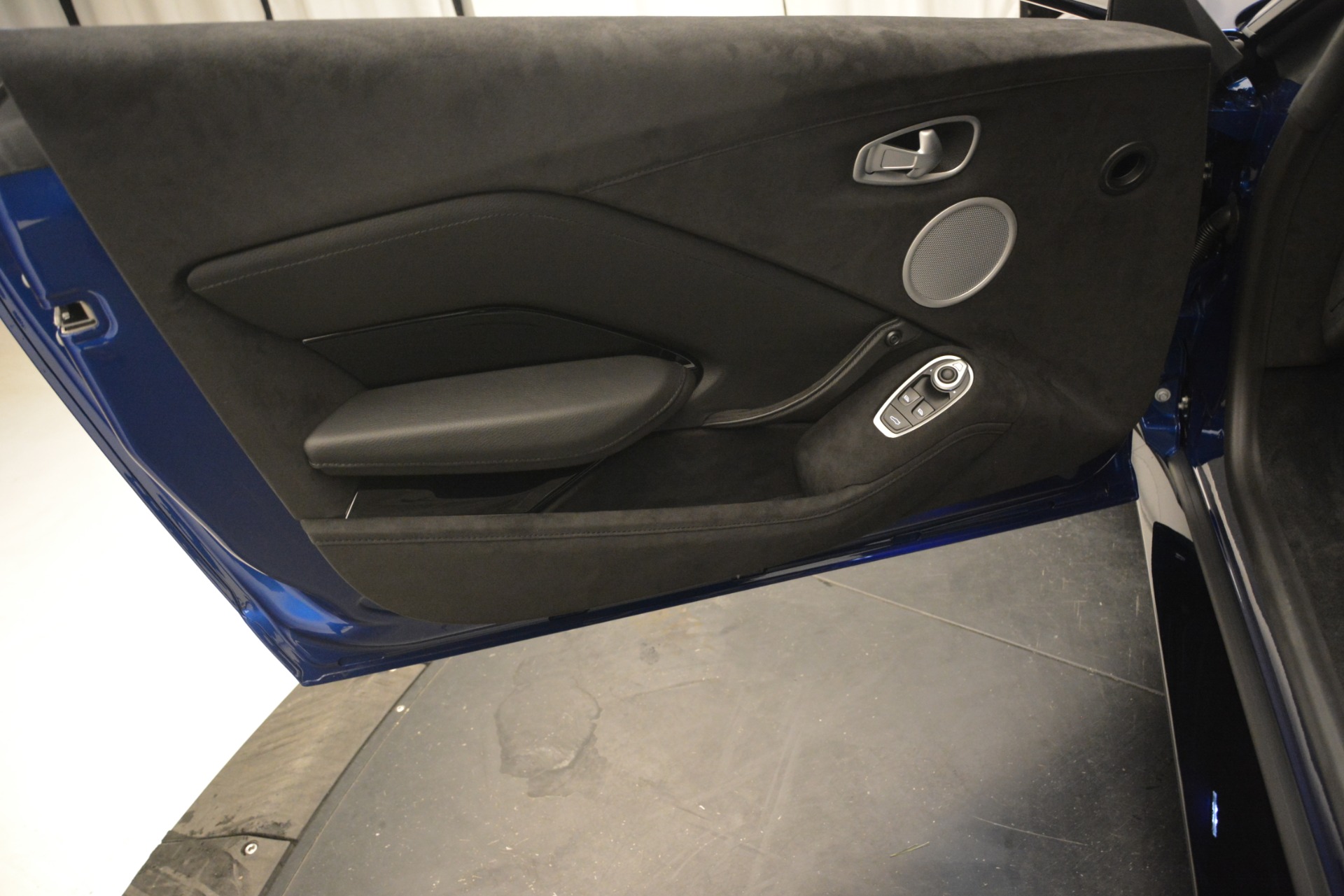 Used-2019-Aston-Martin-Vantage-Coupe