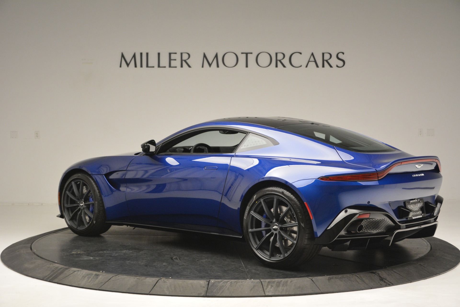 Used-2019-Aston-Martin-Vantage-Coupe