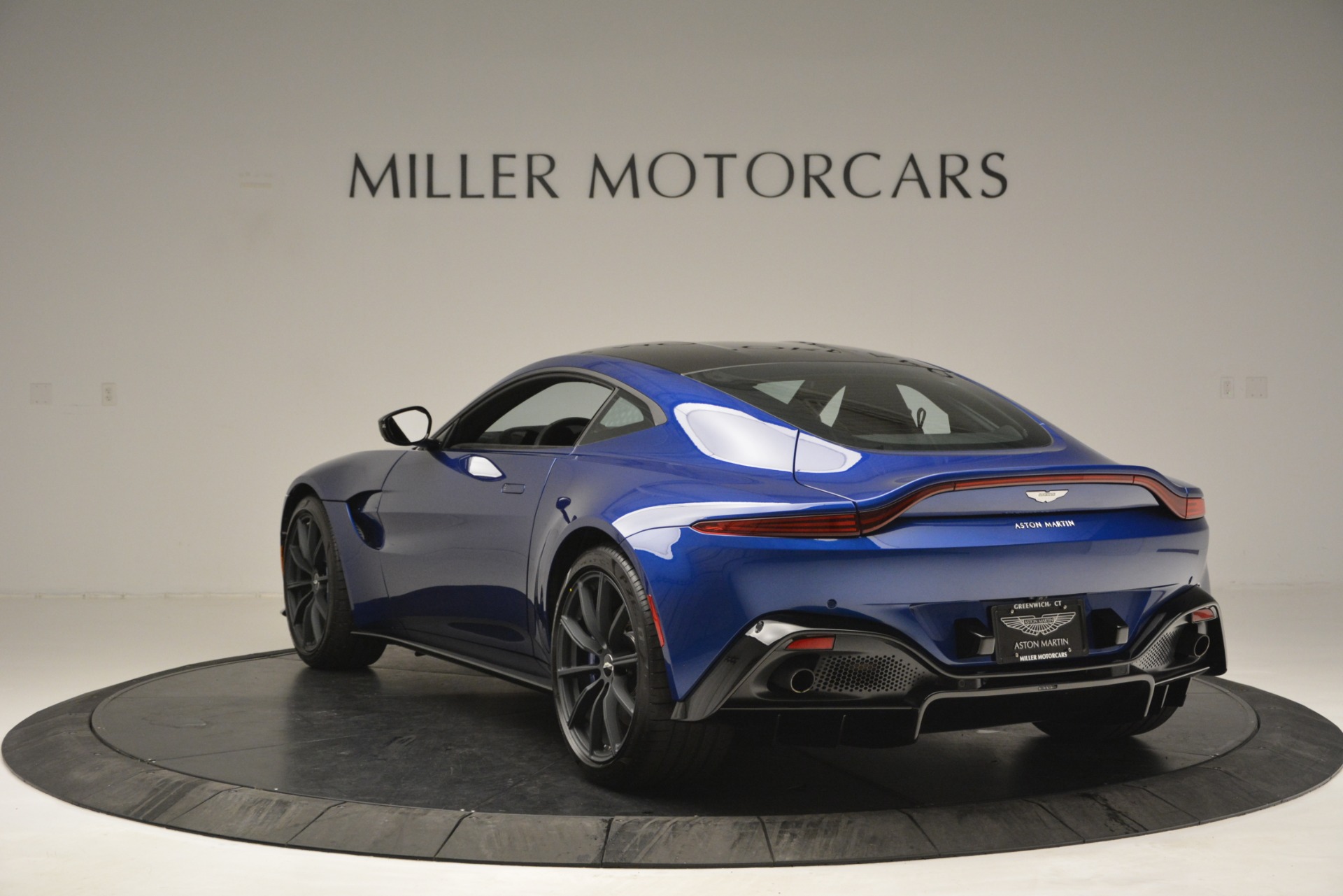 Used-2019-Aston-Martin-Vantage-Coupe