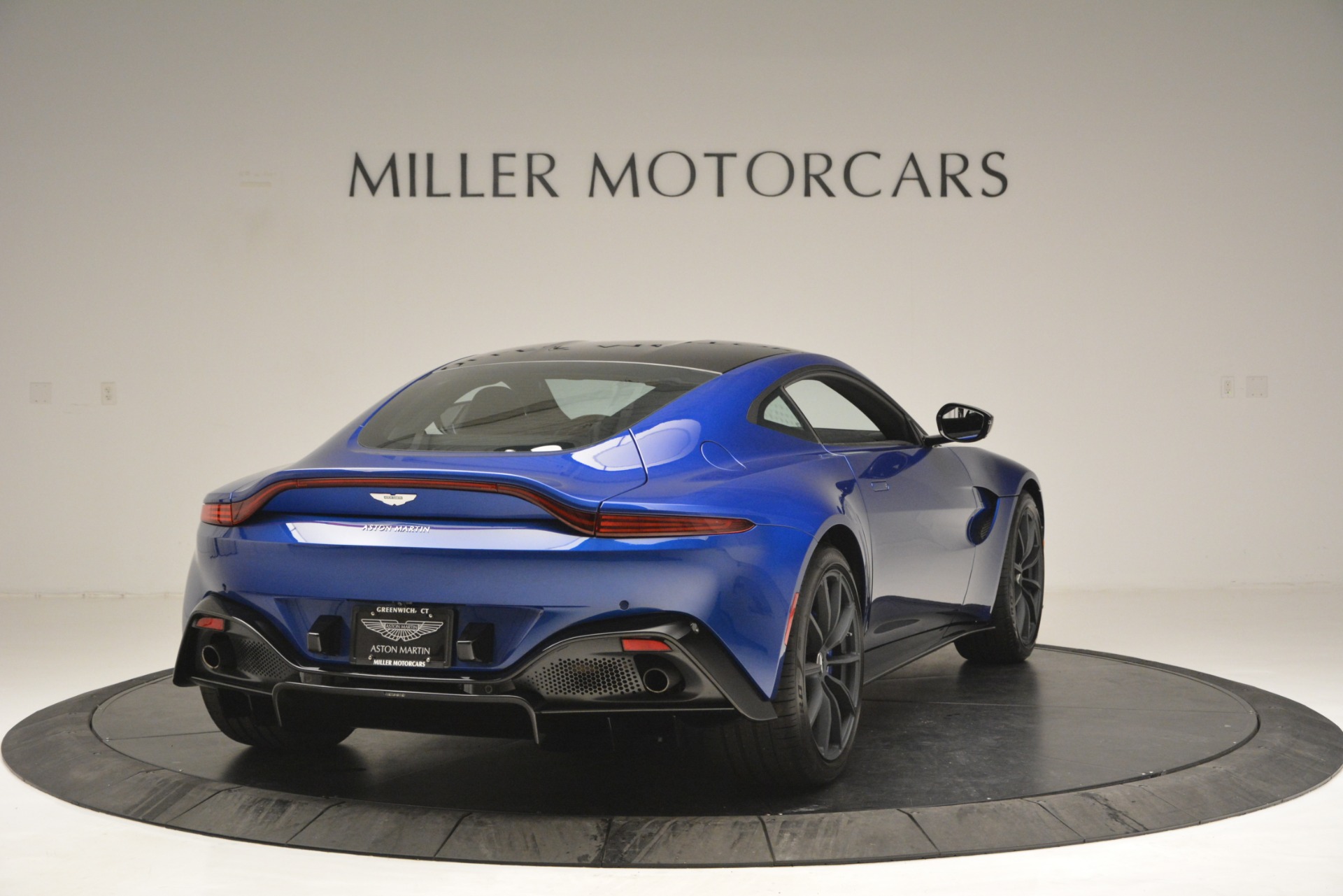 Used-2019-Aston-Martin-Vantage-Coupe