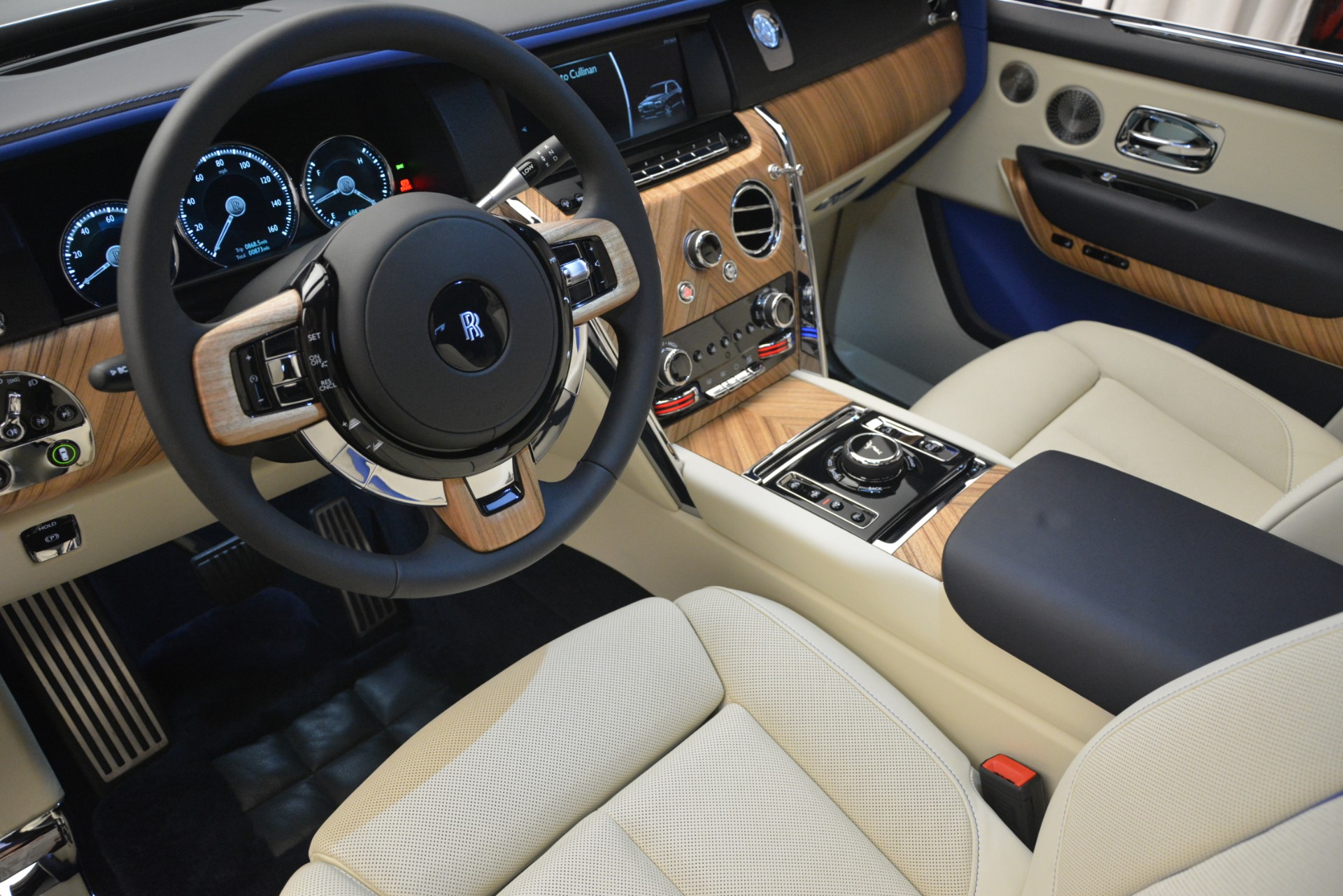 New-2019-Rolls-Royce-Cullinan