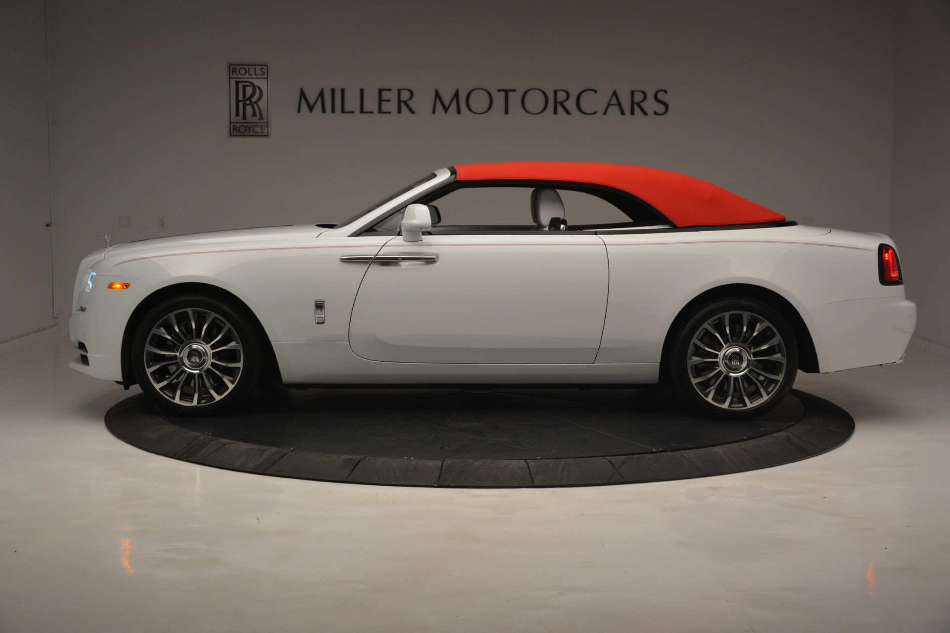 New-2019-Rolls-Royce-Dawn