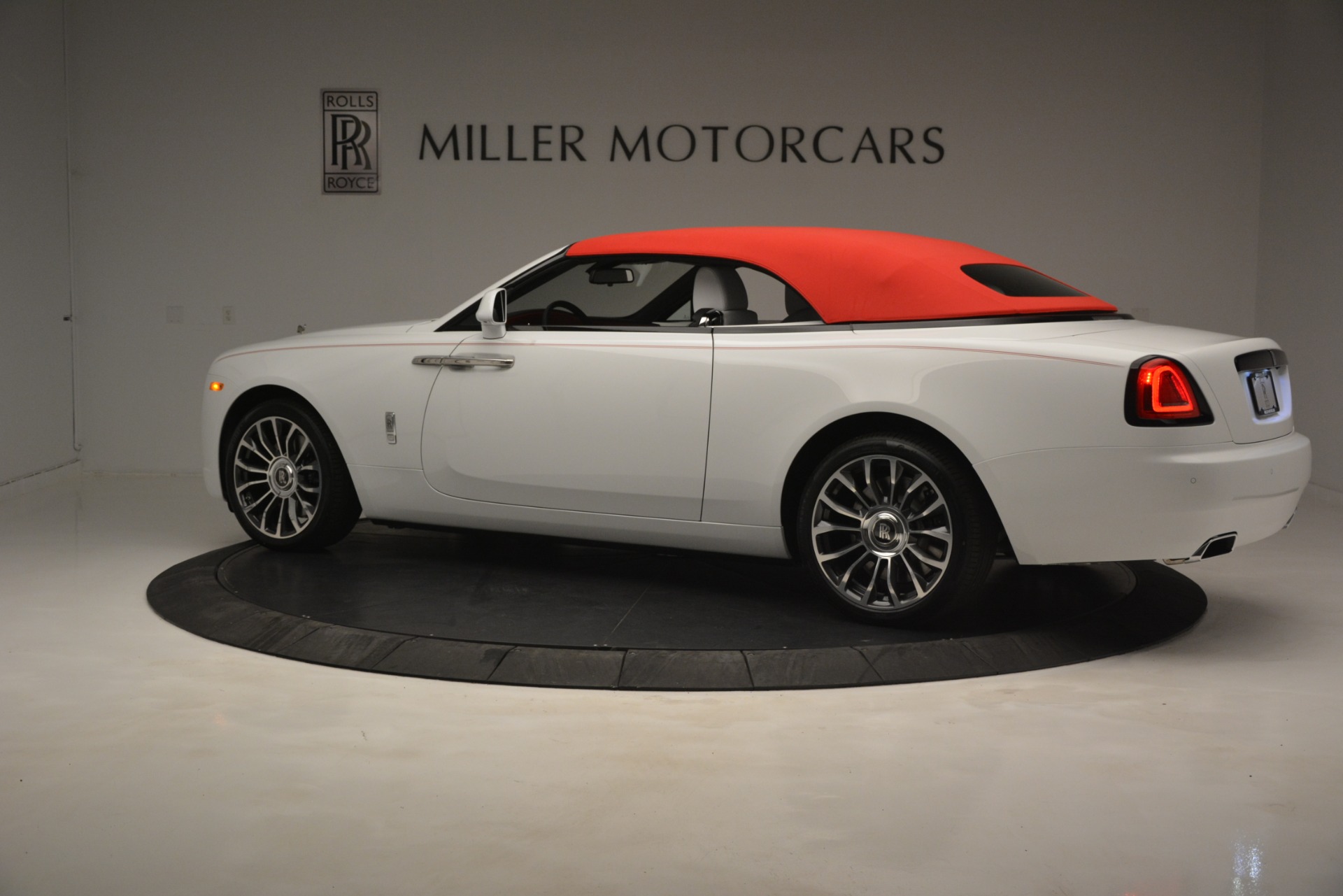 New-2019-Rolls-Royce-Dawn