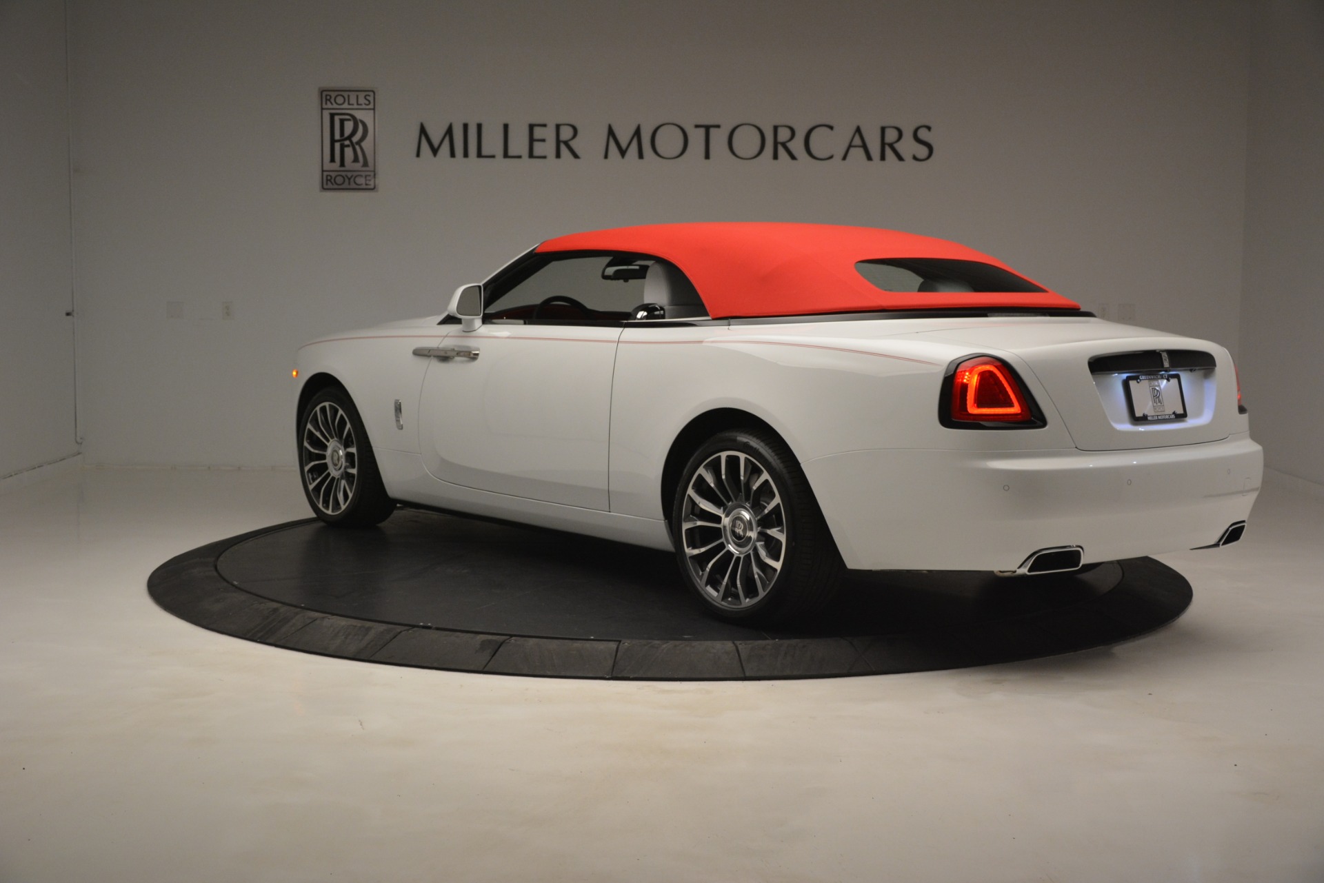 New-2019-Rolls-Royce-Dawn