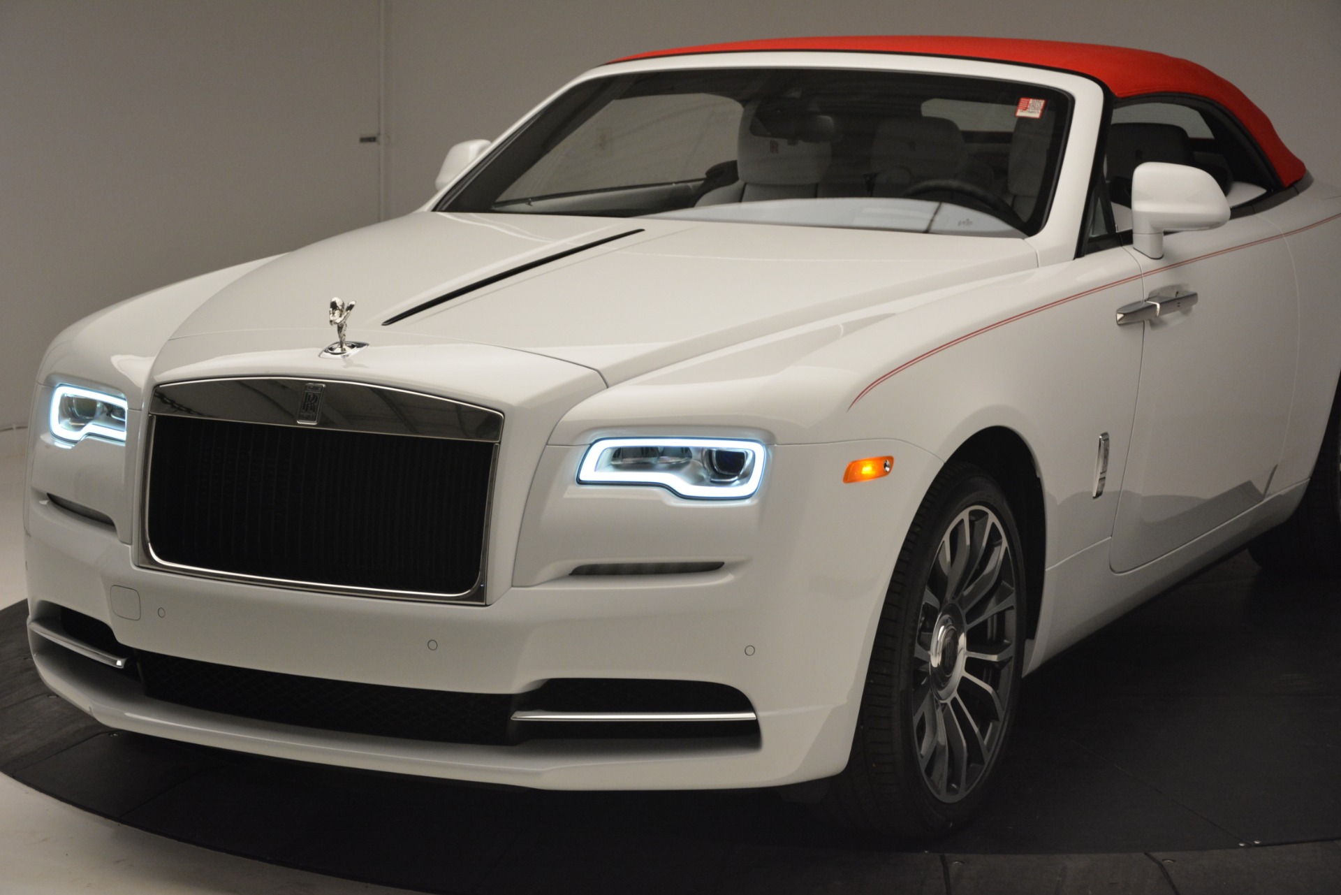 New-2019-Rolls-Royce-Dawn
