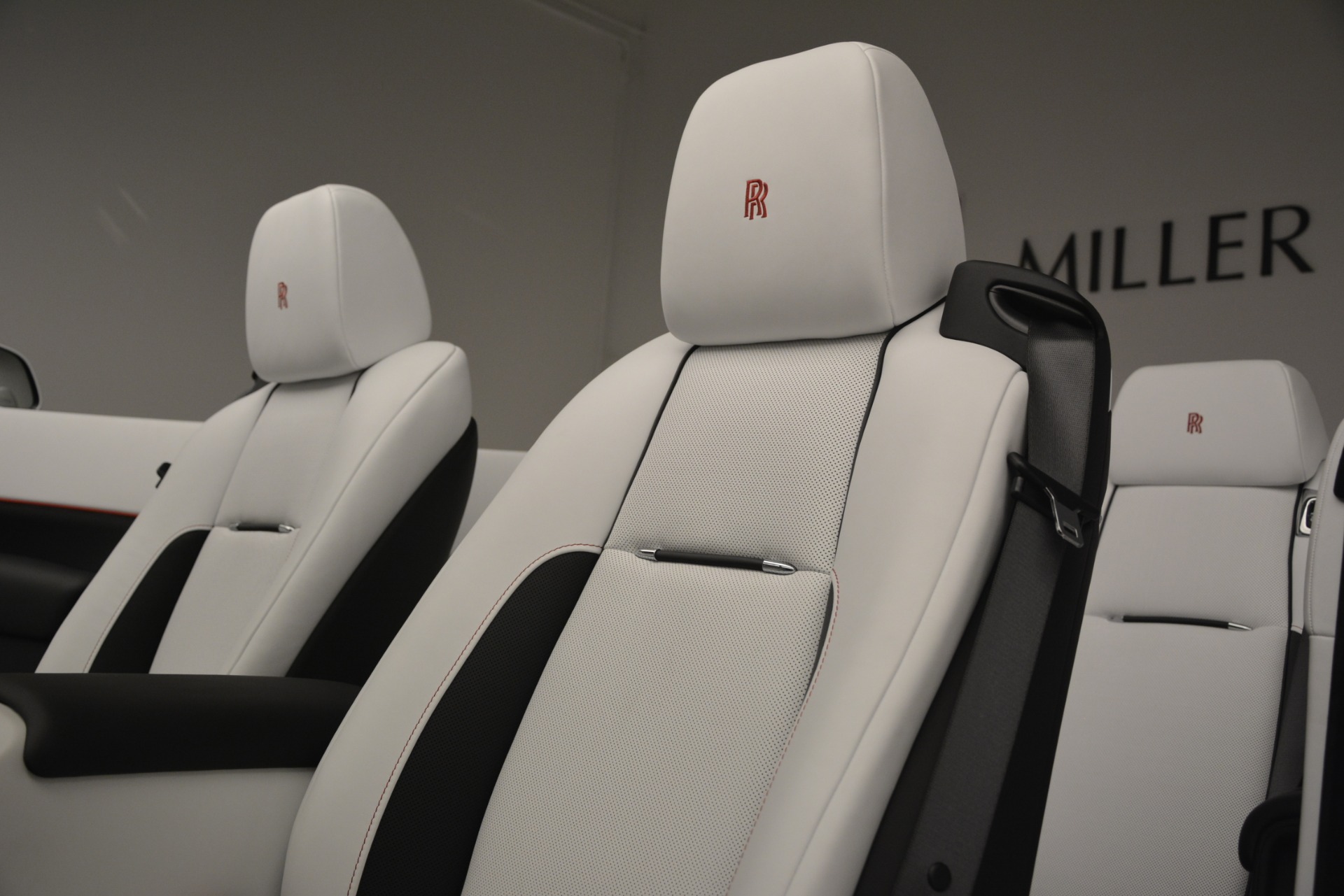 New-2019-Rolls-Royce-Dawn