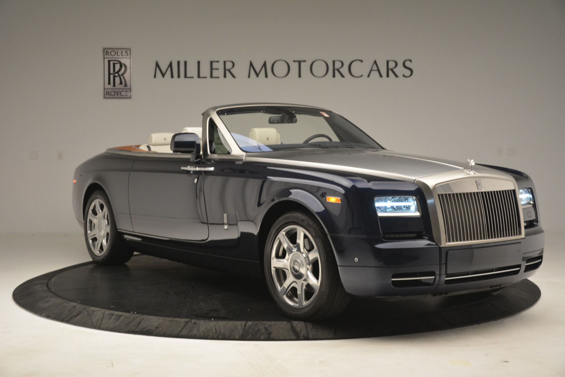 Used-2013-Rolls-Royce-Phantom-Drophead-Coupe