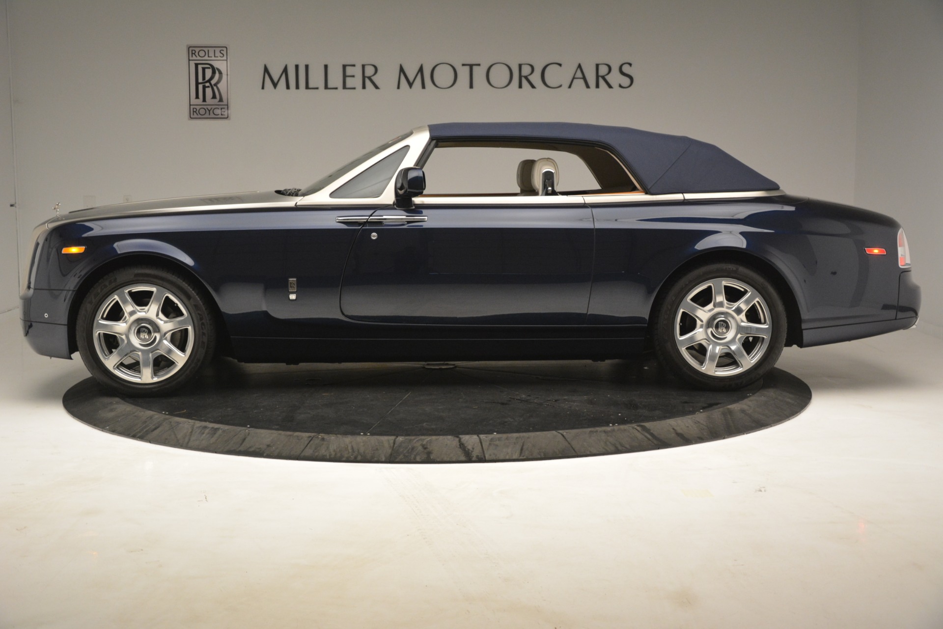 Used-2013-Rolls-Royce-Phantom-Drophead-Coupe