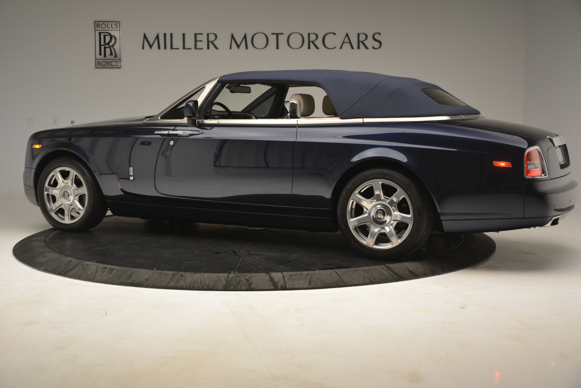 Used-2013-Rolls-Royce-Phantom-Drophead-Coupe
