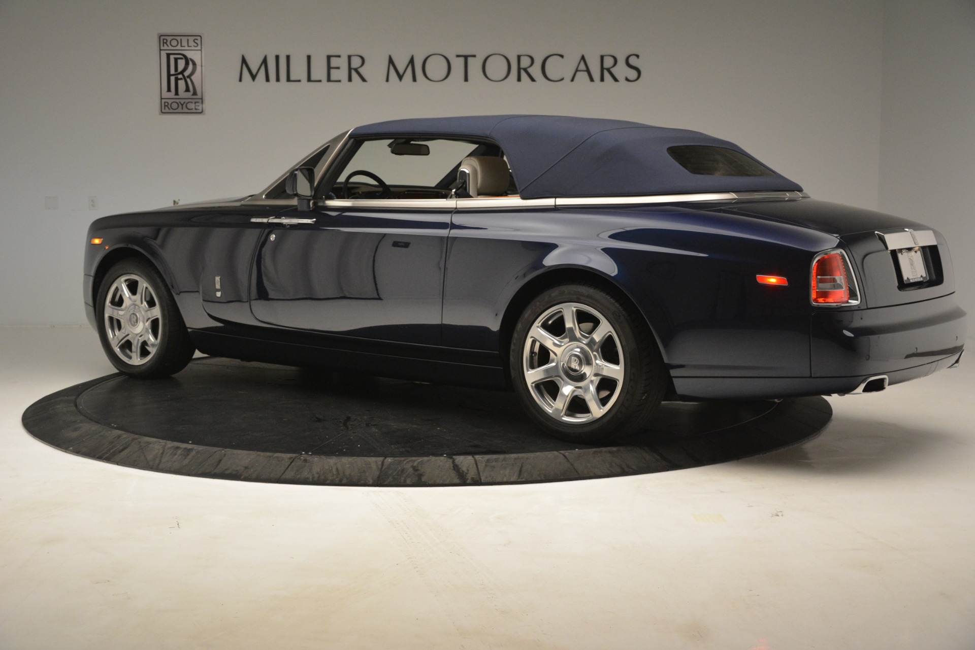 Used-2013-Rolls-Royce-Phantom-Drophead-Coupe