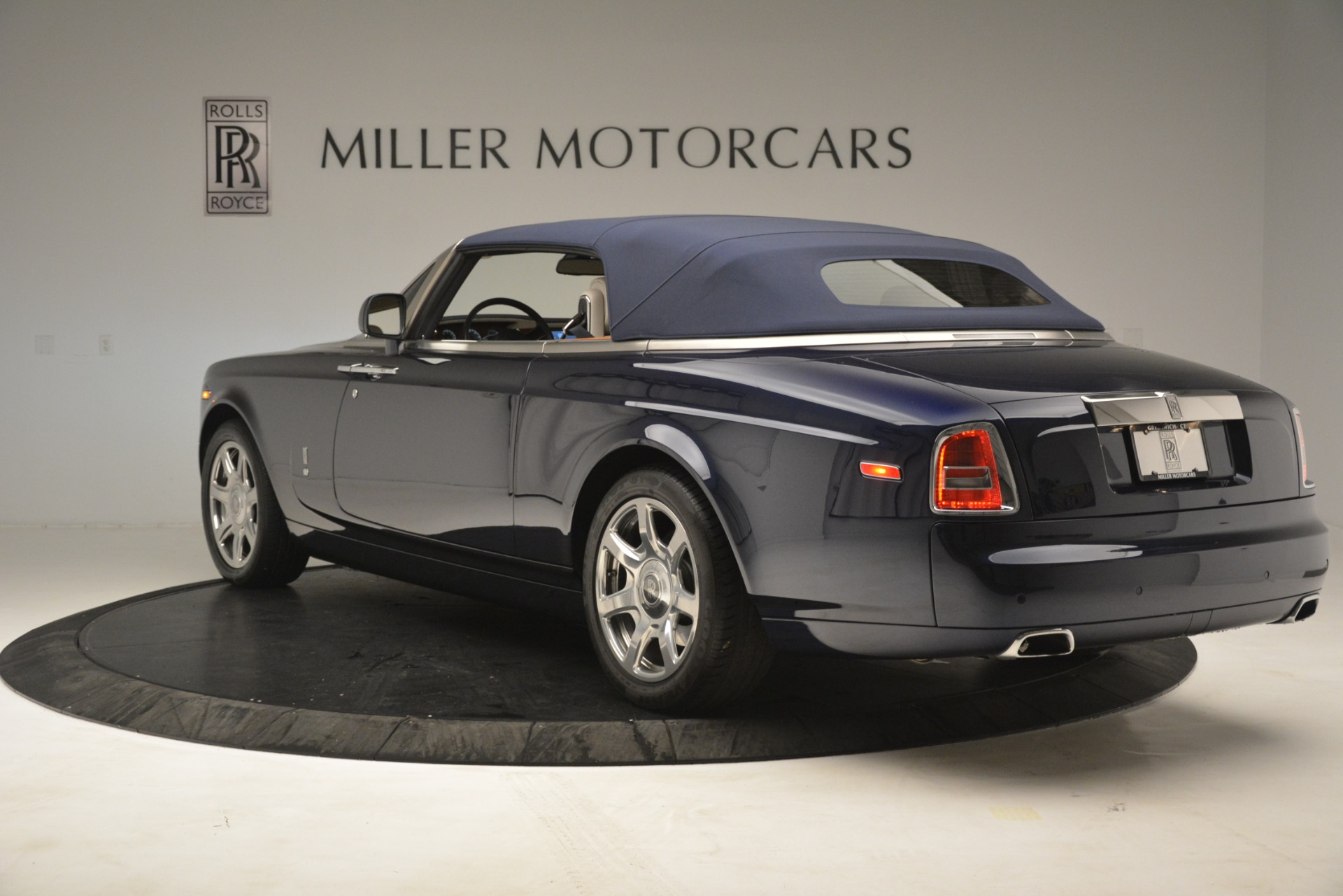 Used-2013-Rolls-Royce-Phantom-Drophead-Coupe