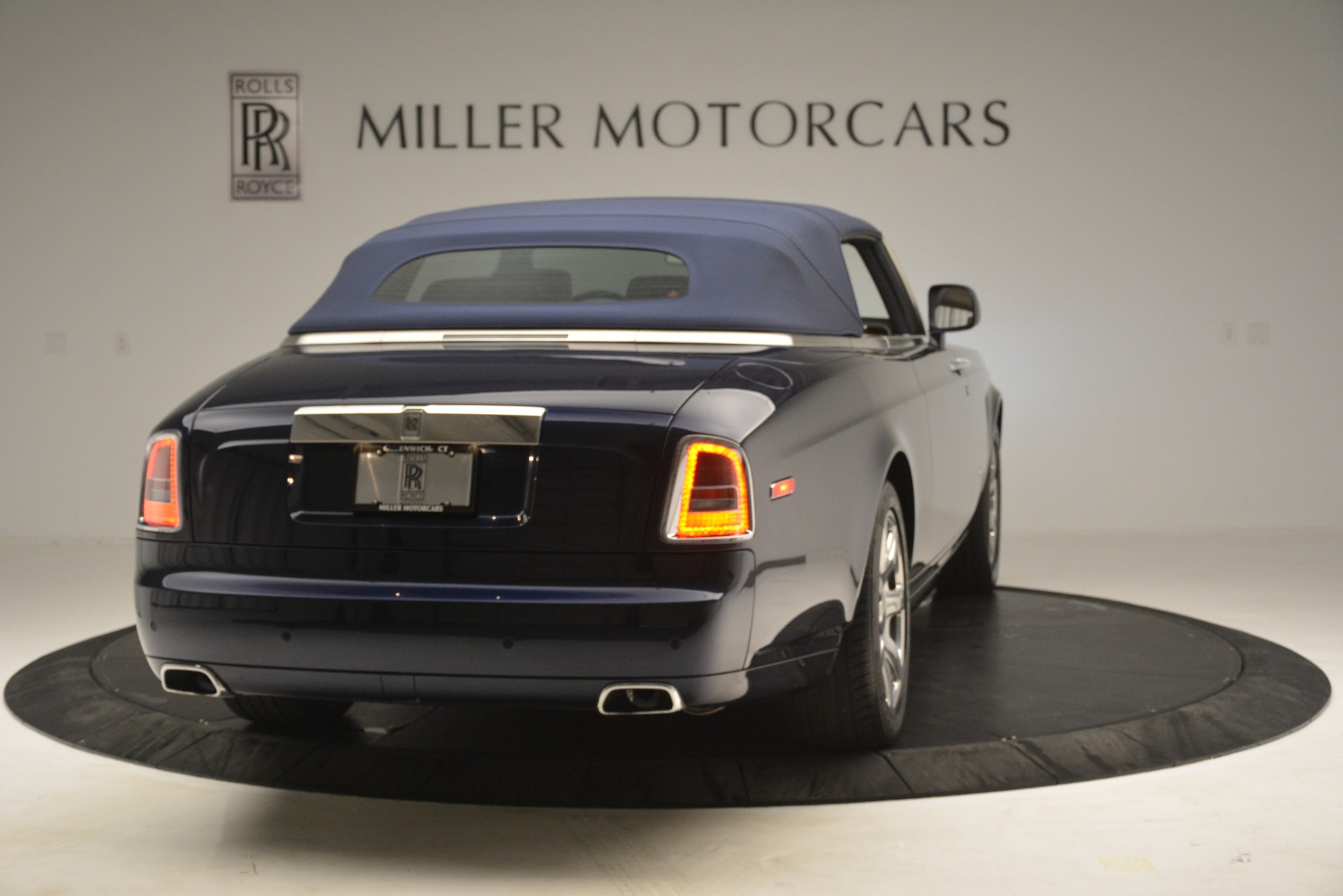 Used-2013-Rolls-Royce-Phantom-Drophead-Coupe