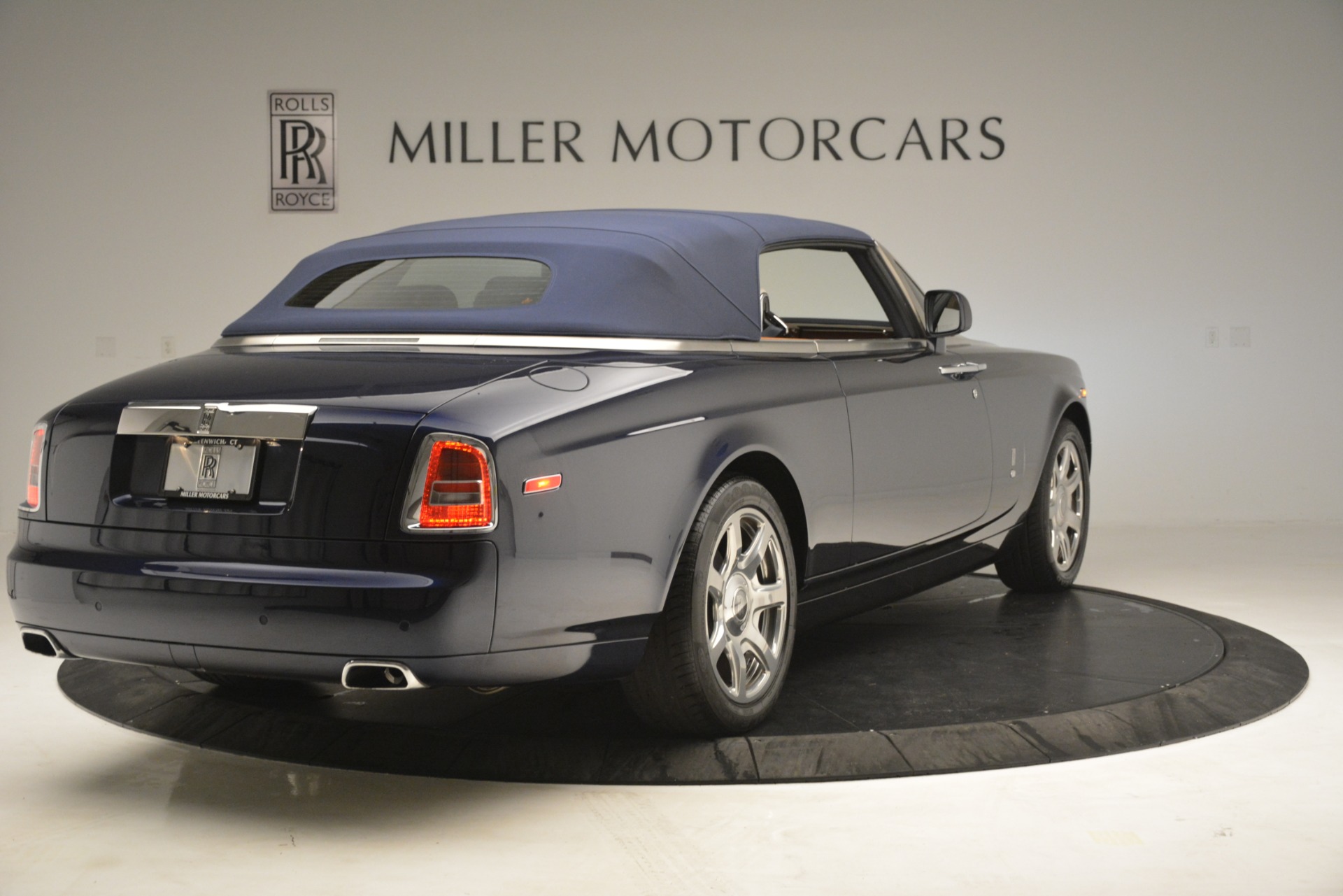 Used-2013-Rolls-Royce-Phantom-Drophead-Coupe