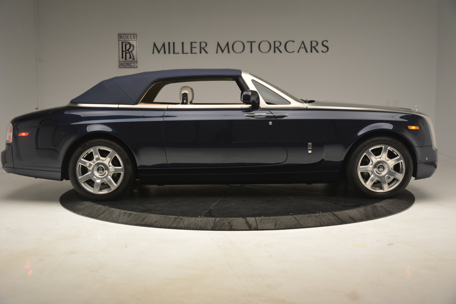 Used-2013-Rolls-Royce-Phantom-Drophead-Coupe