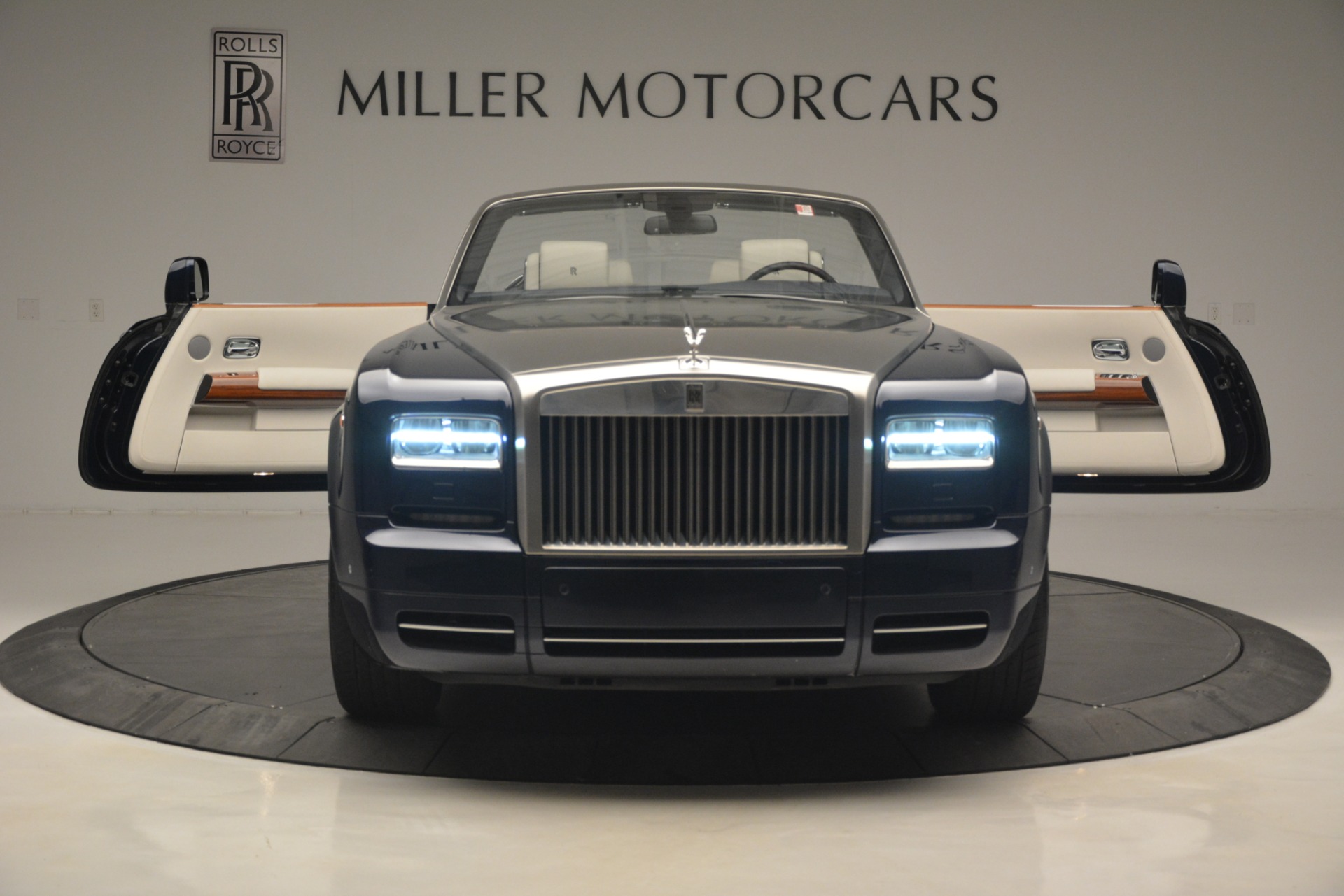 Used-2013-Rolls-Royce-Phantom-Drophead-Coupe