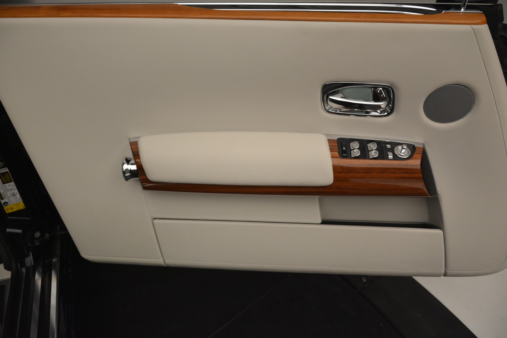 Used-2013-Rolls-Royce-Phantom-Drophead-Coupe