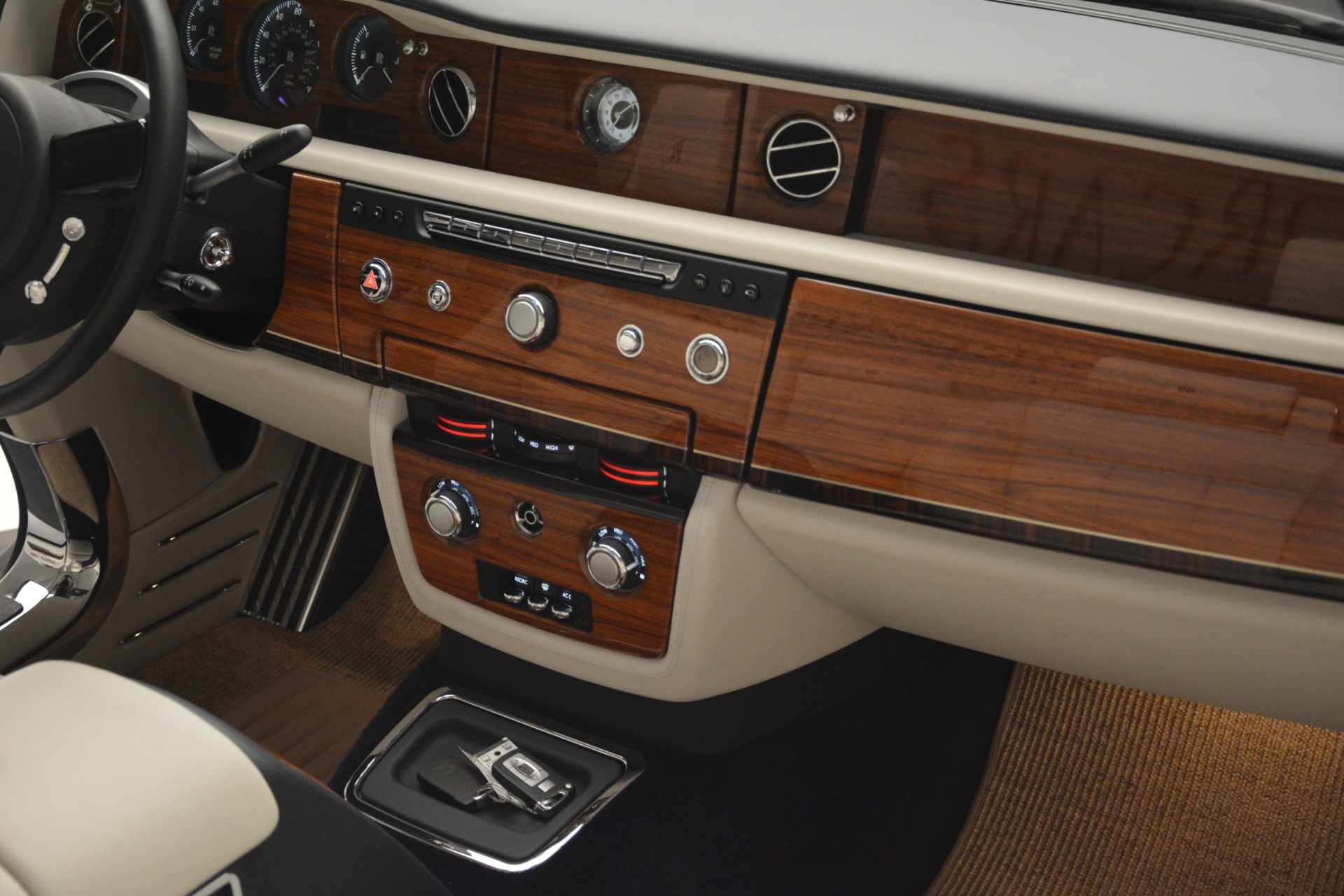 Used-2013-Rolls-Royce-Phantom-Drophead-Coupe