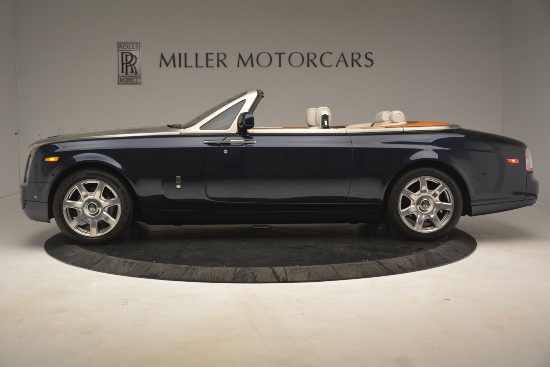 Used-2013-Rolls-Royce-Phantom-Drophead-Coupe