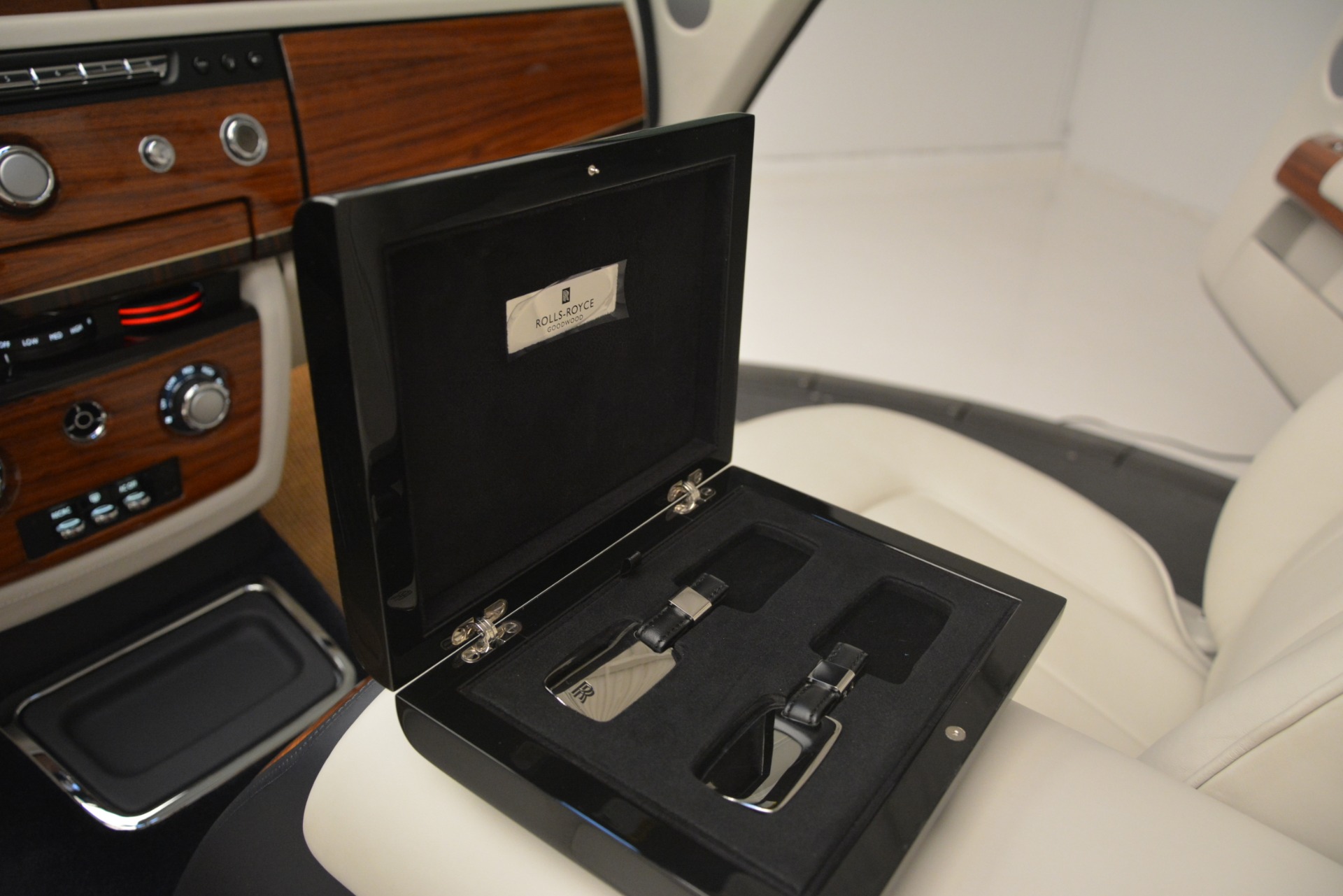 Used-2013-Rolls-Royce-Phantom-Drophead-Coupe