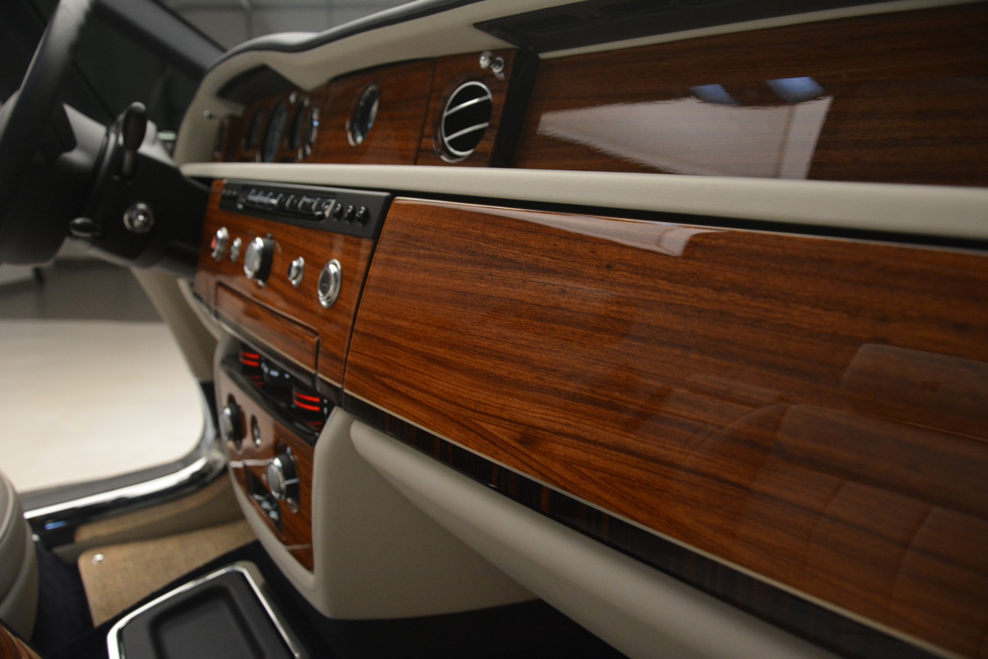 Used-2013-Rolls-Royce-Phantom-Drophead-Coupe