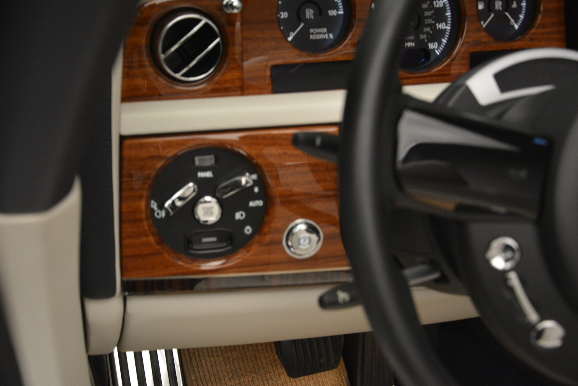 Used-2013-Rolls-Royce-Phantom-Drophead-Coupe