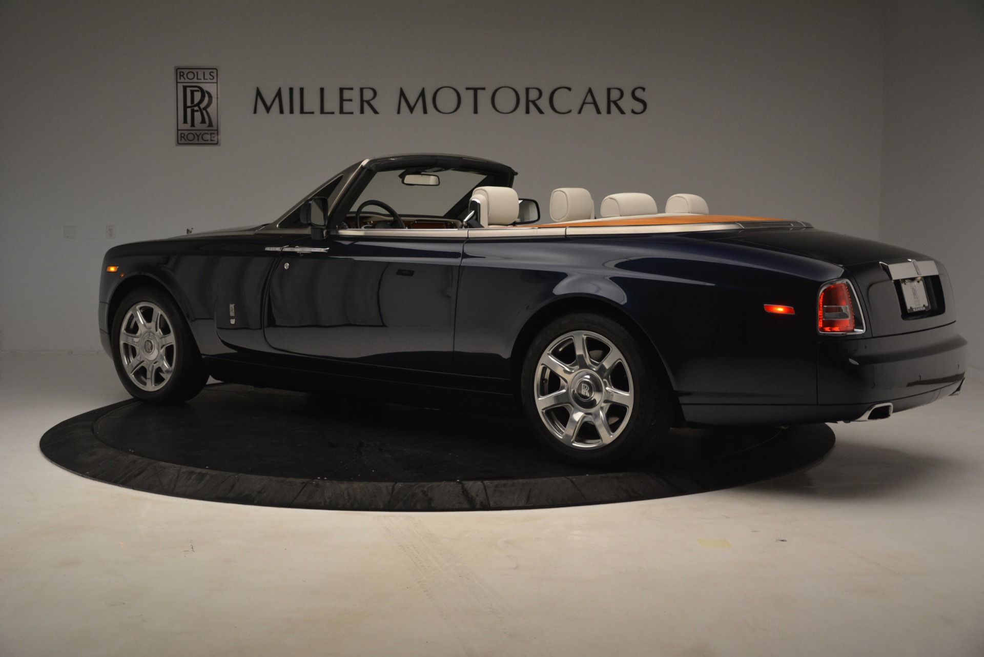 Used-2013-Rolls-Royce-Phantom-Drophead-Coupe