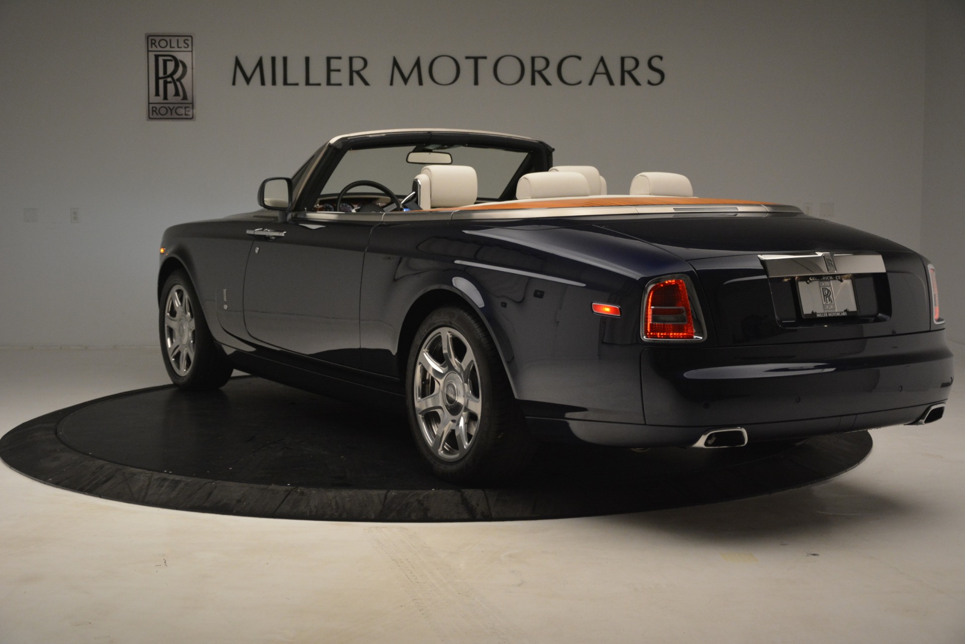 Used-2013-Rolls-Royce-Phantom-Drophead-Coupe