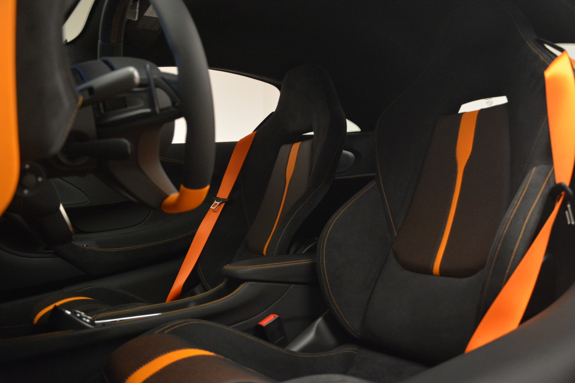 New-2019-McLaren-570S-Coupe