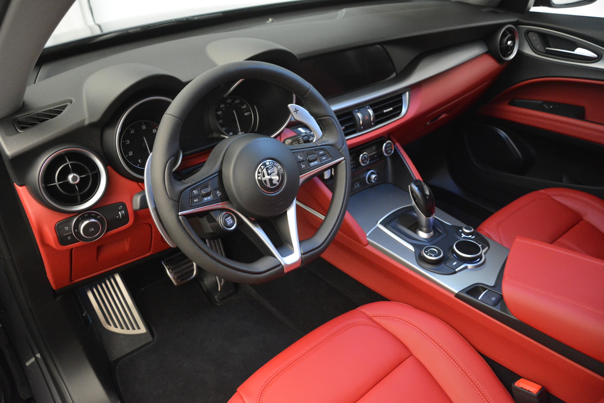 New-2019-Alfa-Romeo-Stelvio-Sport-Q4