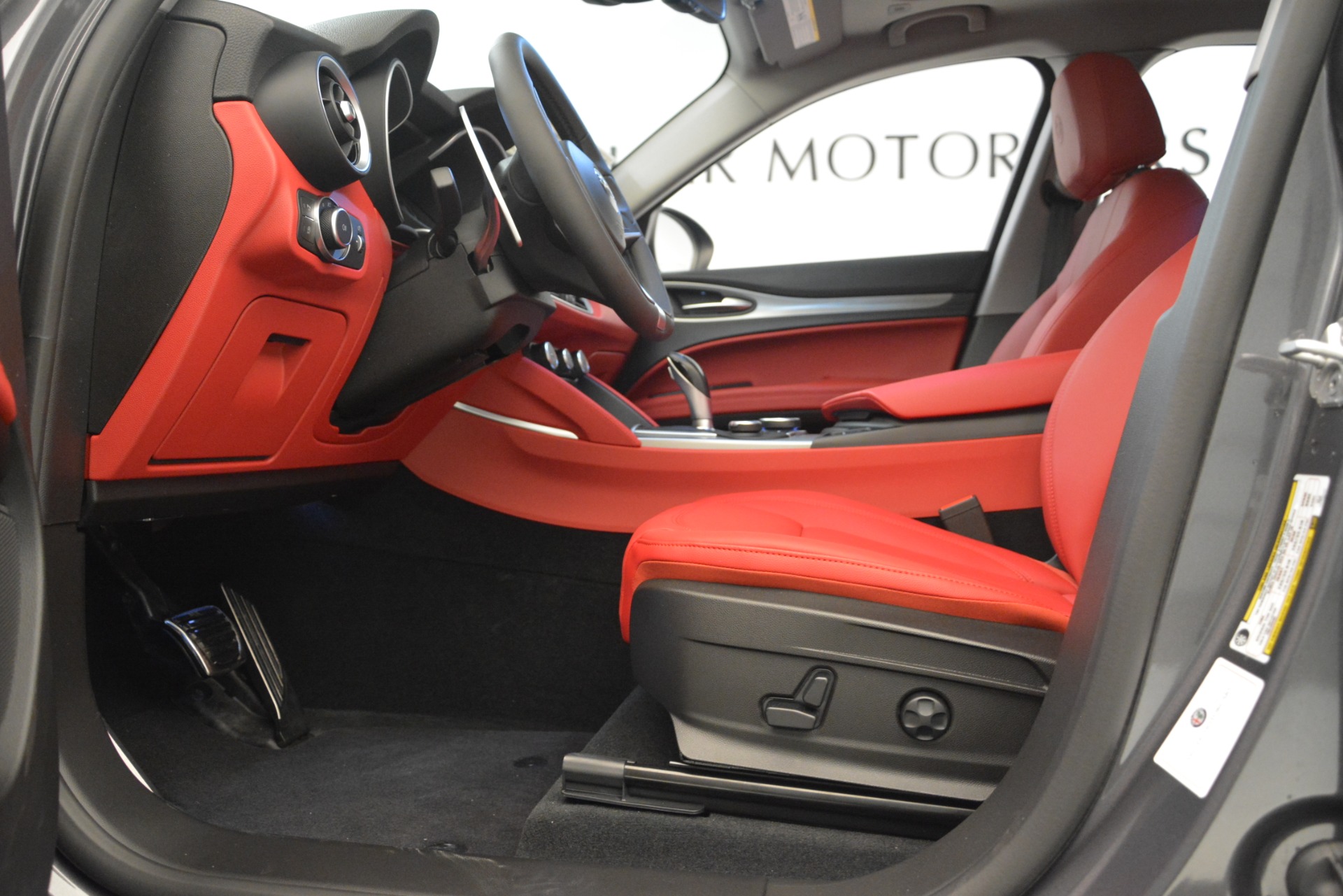 New-2019-Alfa-Romeo-Stelvio-Sport-Q4