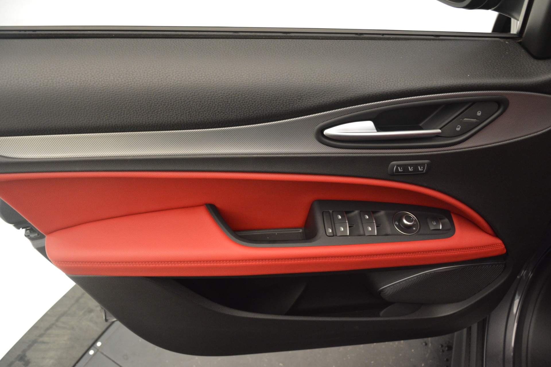 New-2019-Alfa-Romeo-Stelvio-Sport-Q4