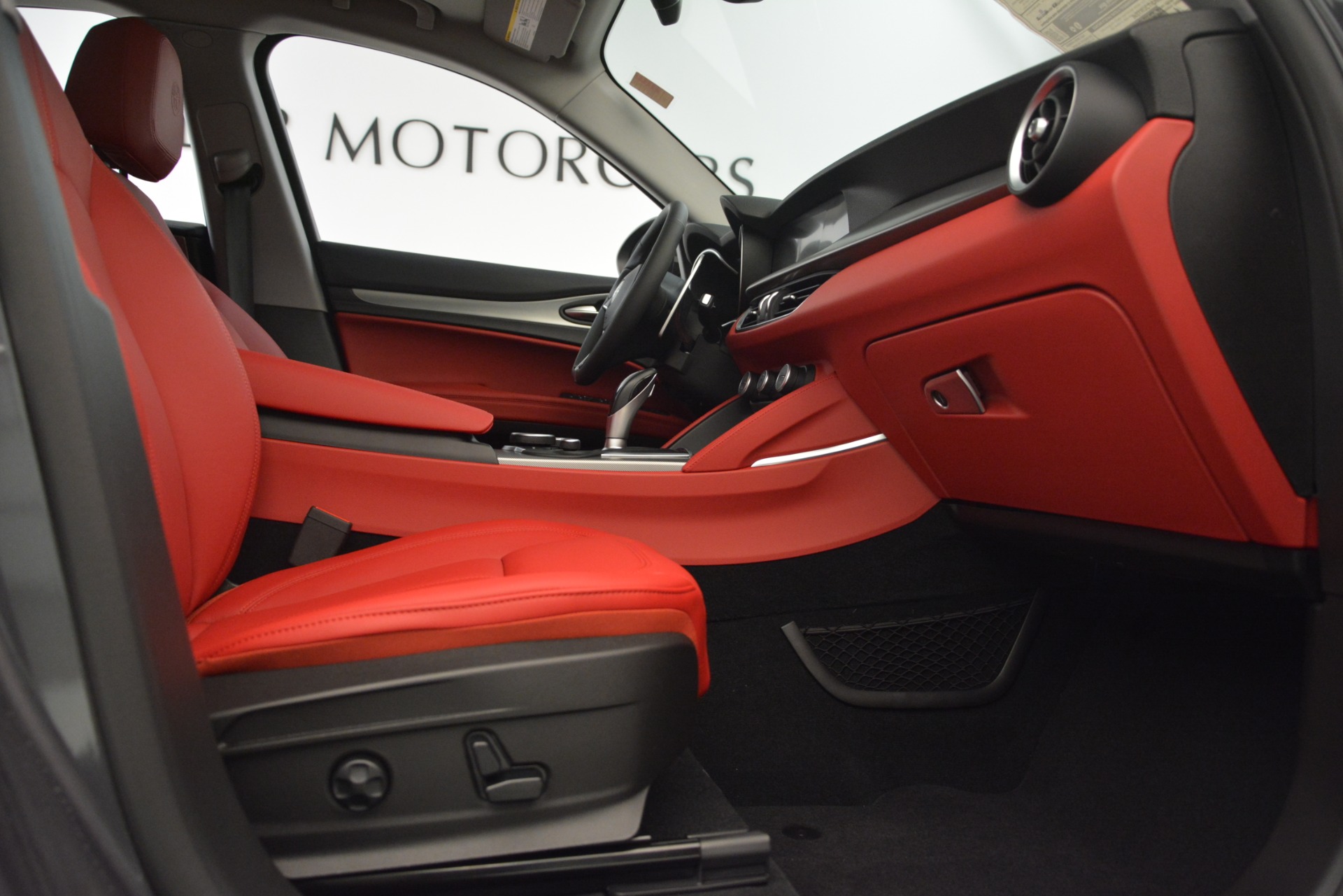 New-2019-Alfa-Romeo-Stelvio-Sport-Q4