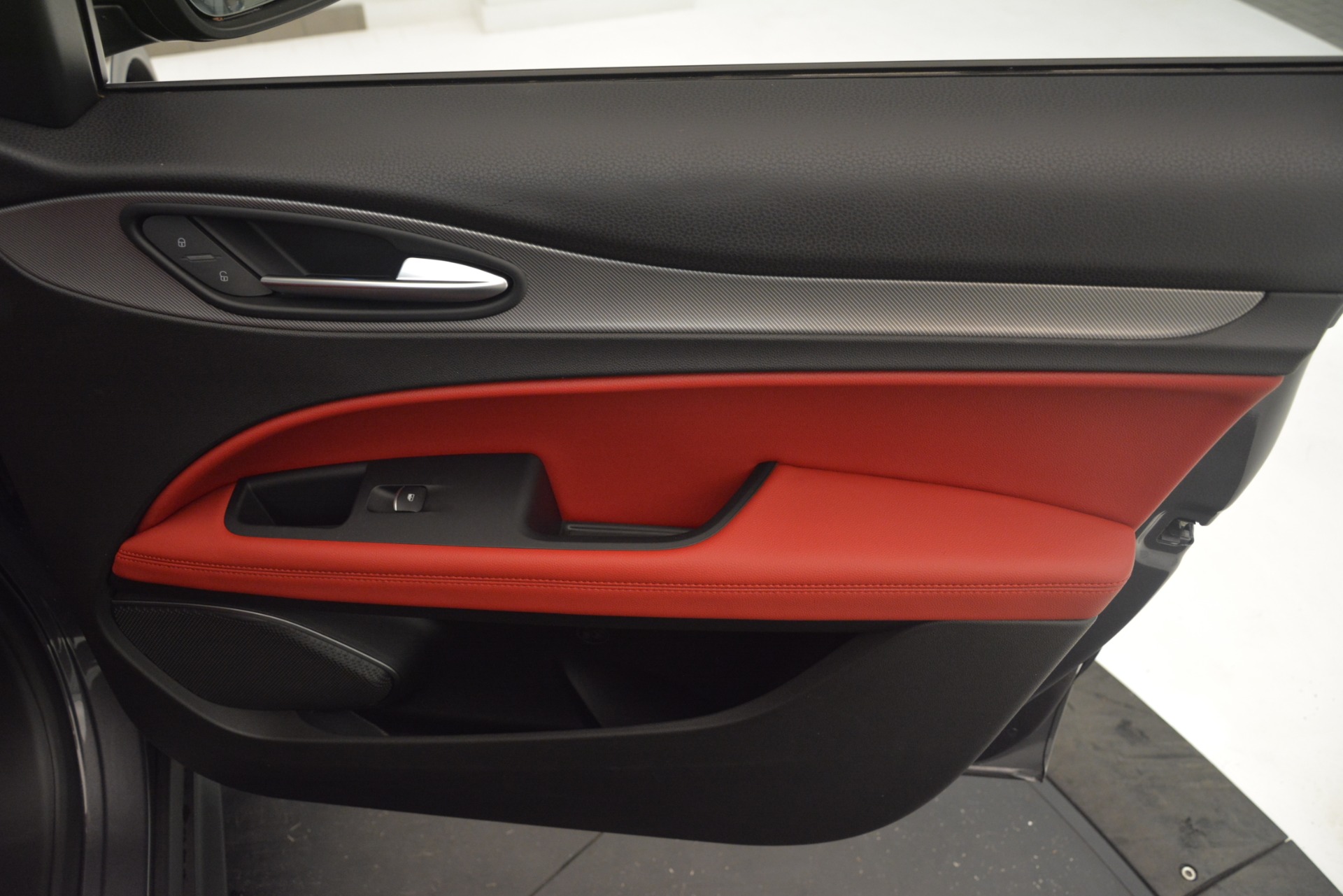 New-2019-Alfa-Romeo-Stelvio-Sport-Q4