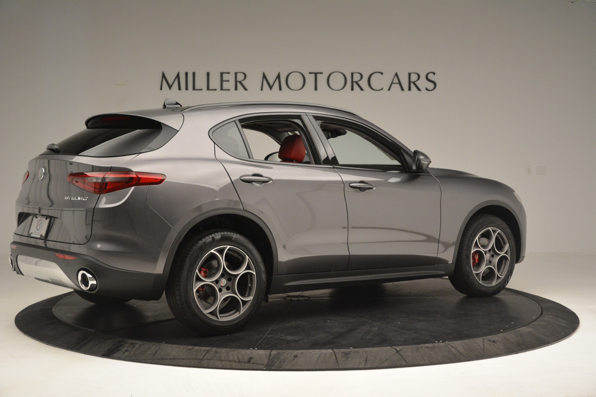 New-2019-Alfa-Romeo-Stelvio-Sport-Q4