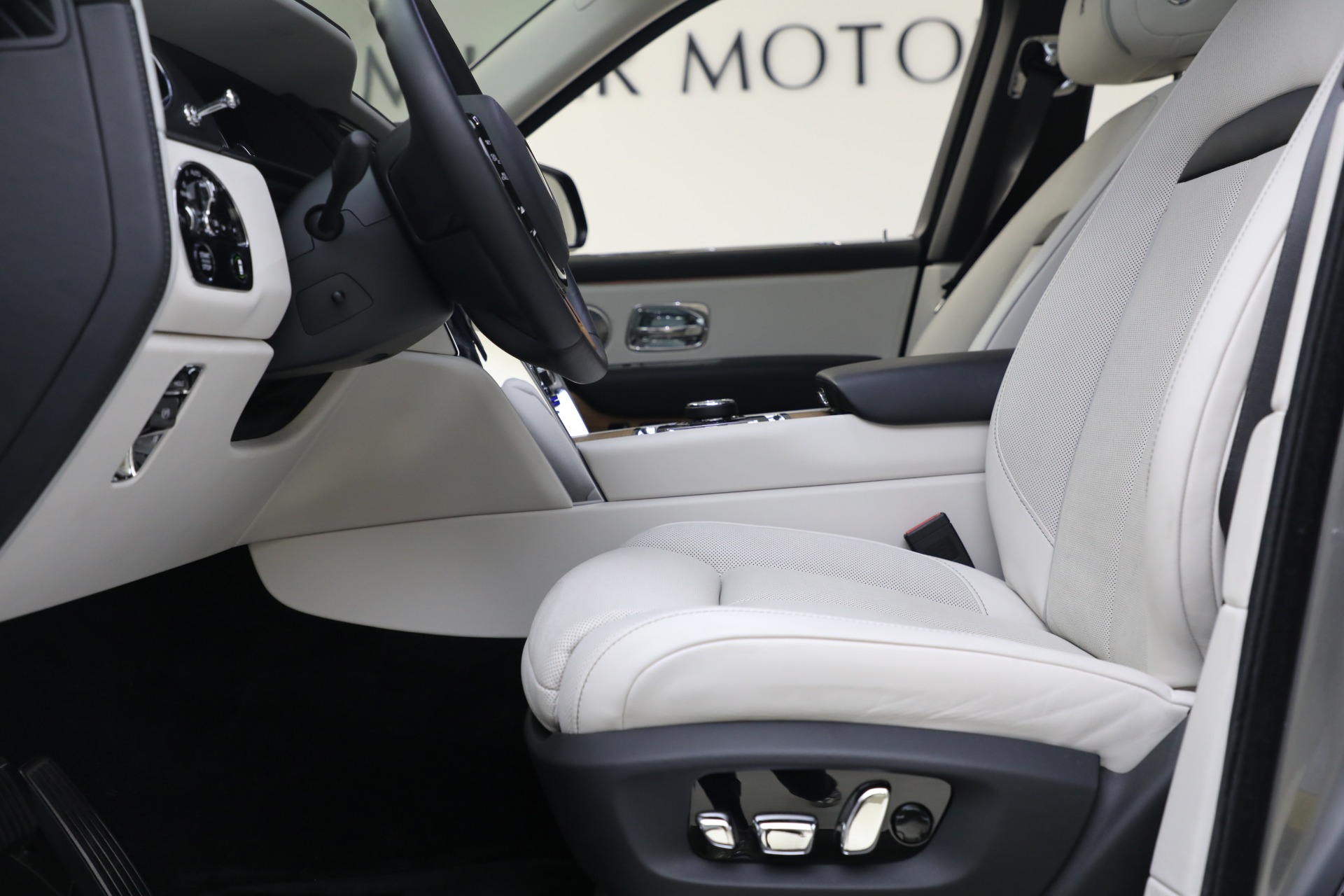 Used-2019-Rolls-Royce-Cullinan