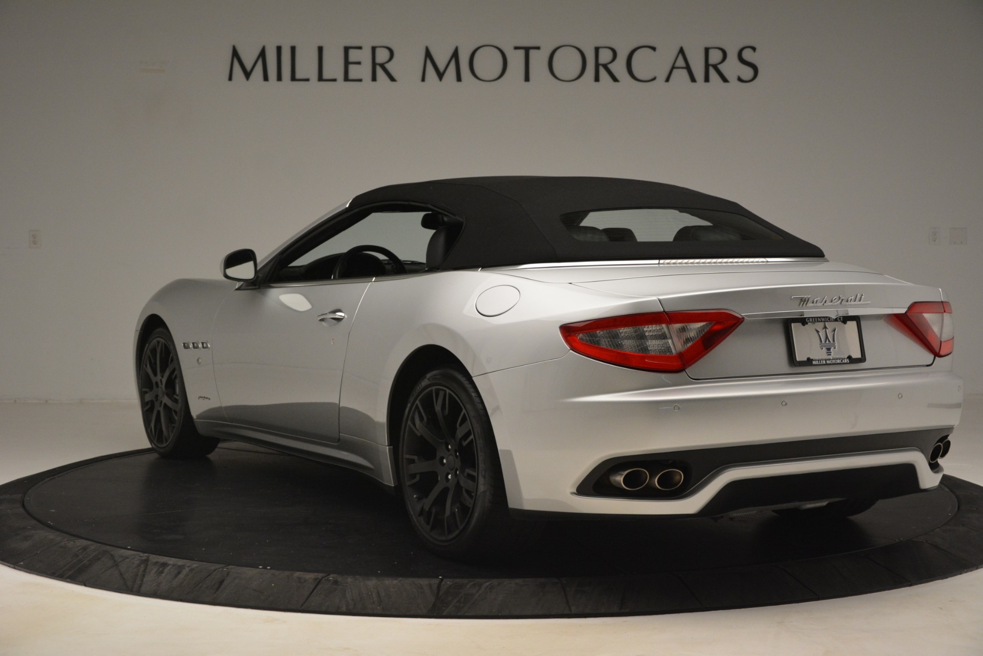 Used-2016-Maserati-GranTurismo