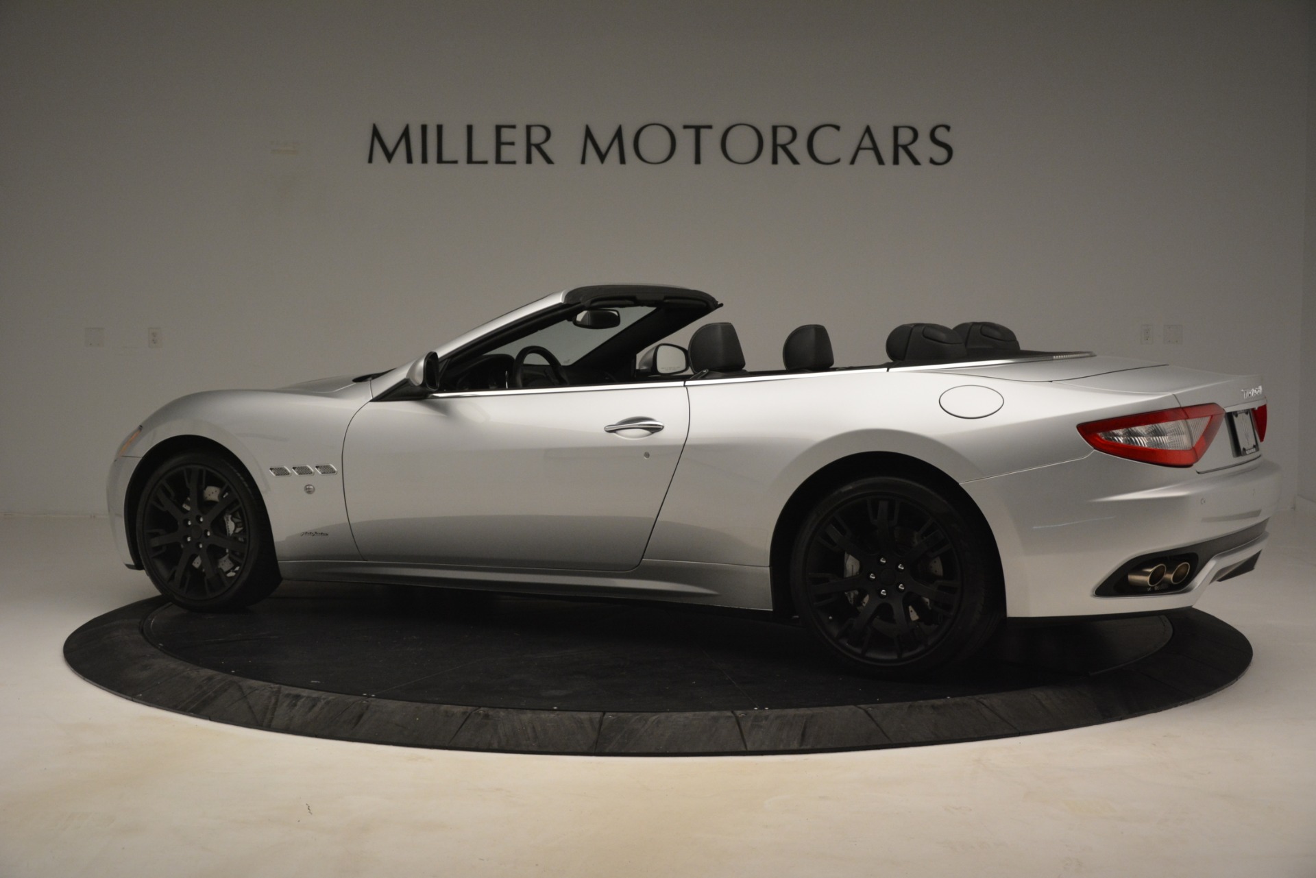 Used-2016-Maserati-GranTurismo
