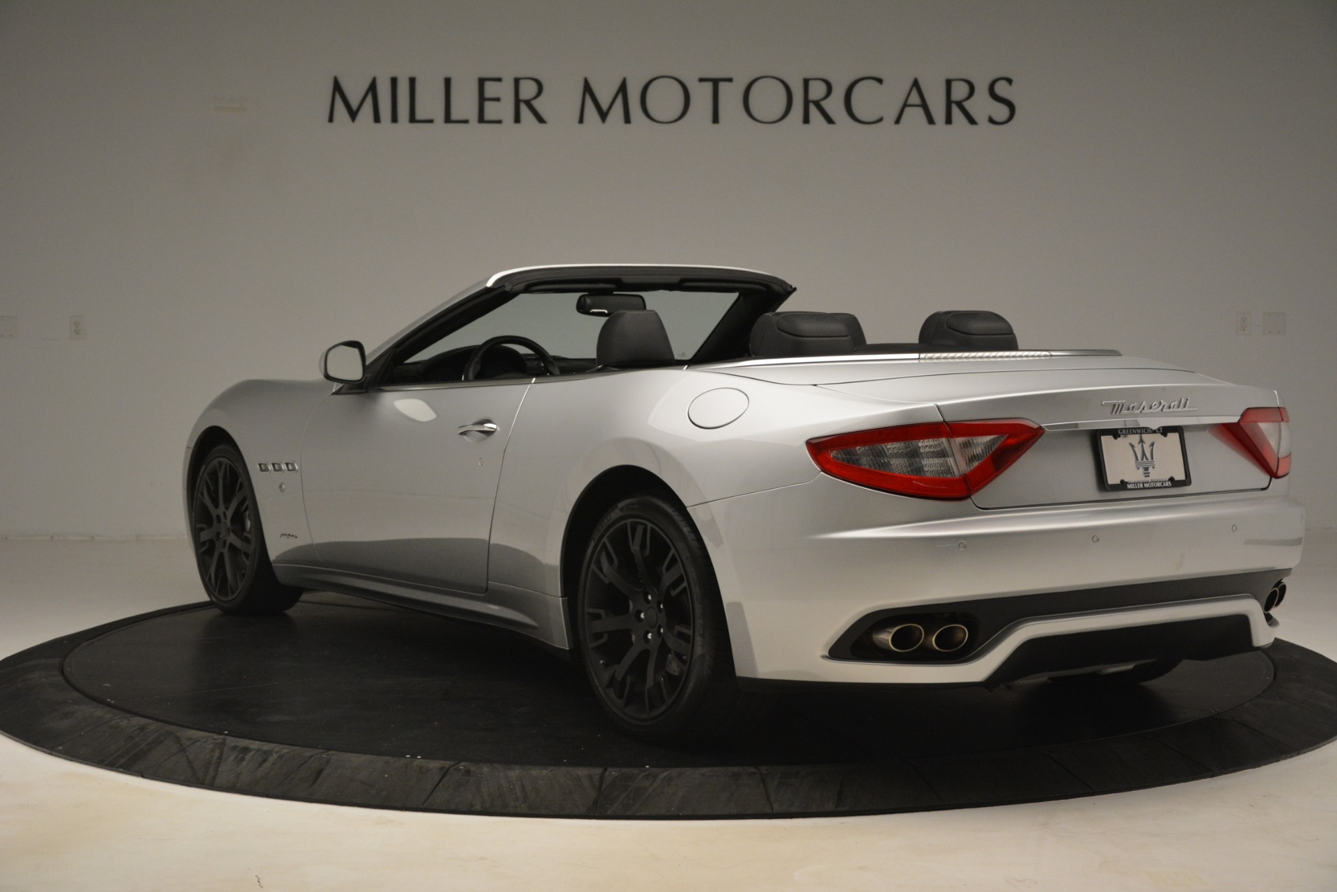 Used-2016-Maserati-GranTurismo