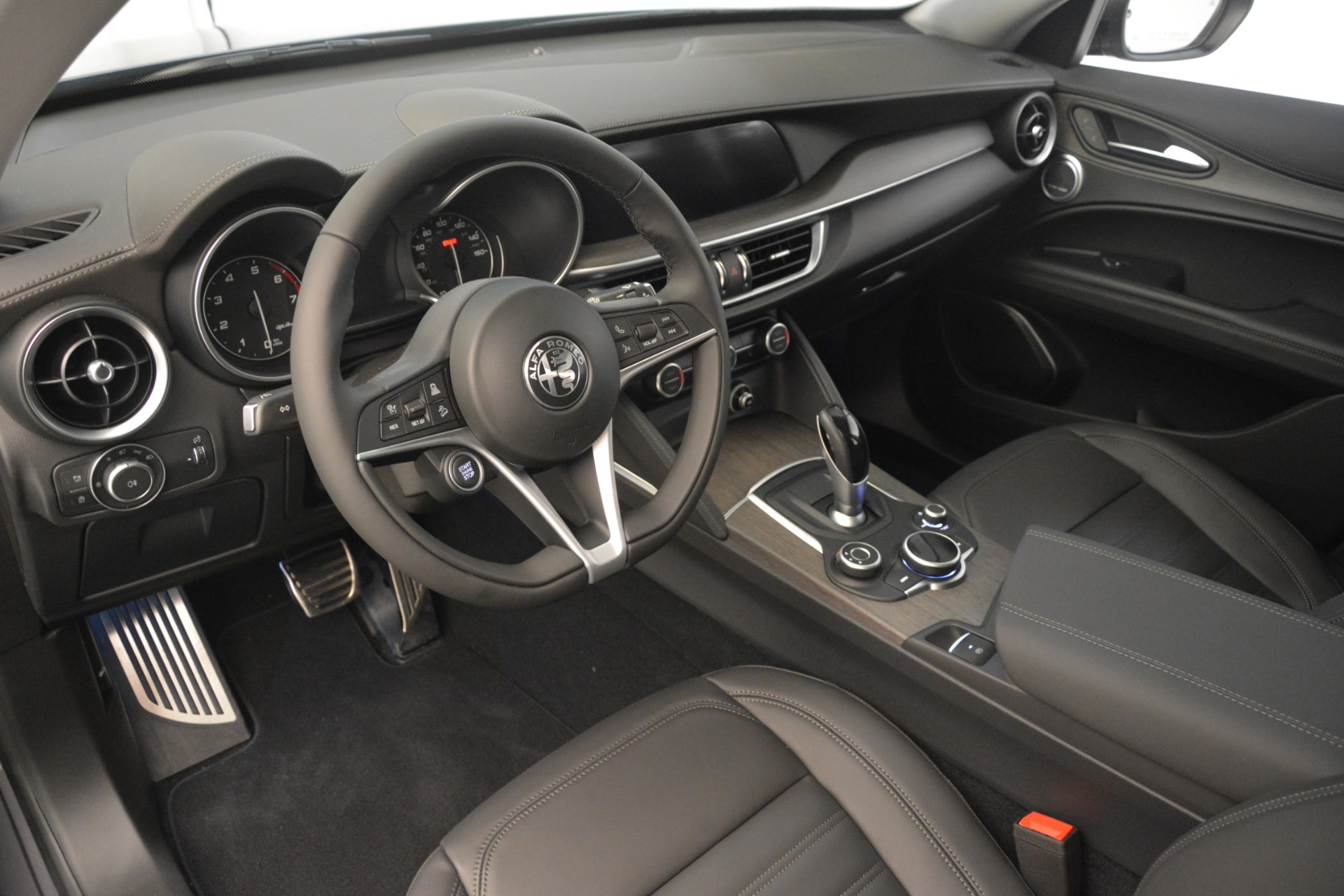 New-2019-Alfa-Romeo-Stelvio-Ti-Lusso-Q4