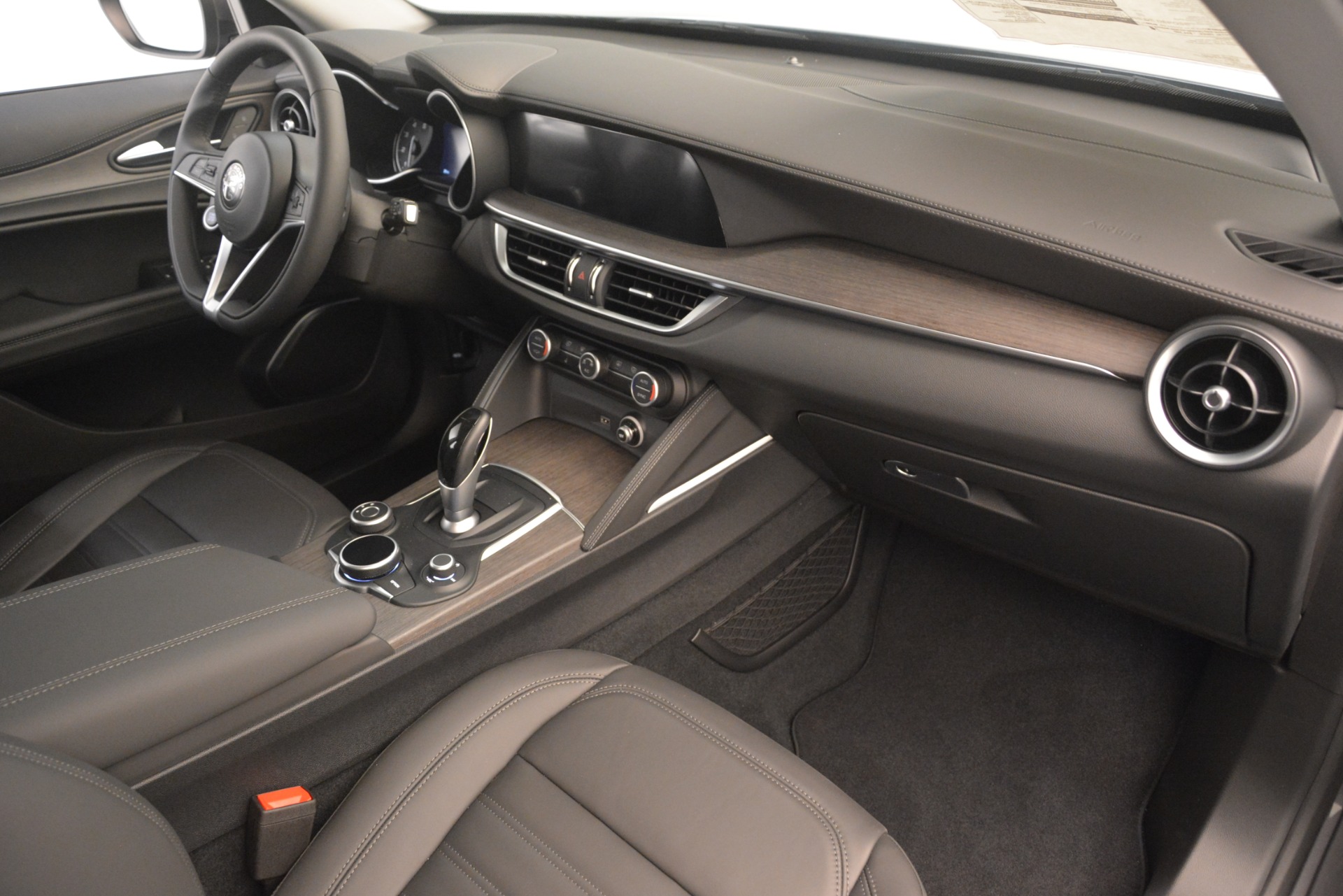 New-2019-Alfa-Romeo-Stelvio-Ti-Lusso-Q4